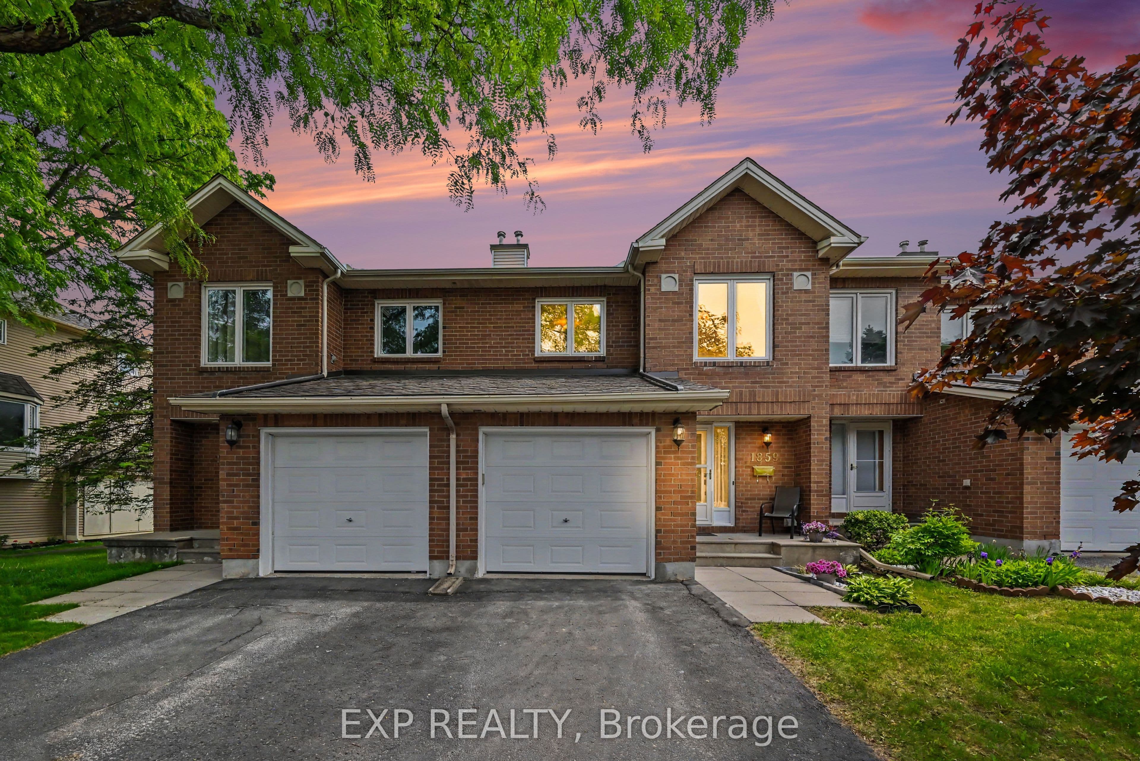 1859 Summerfields Crescent photo 1