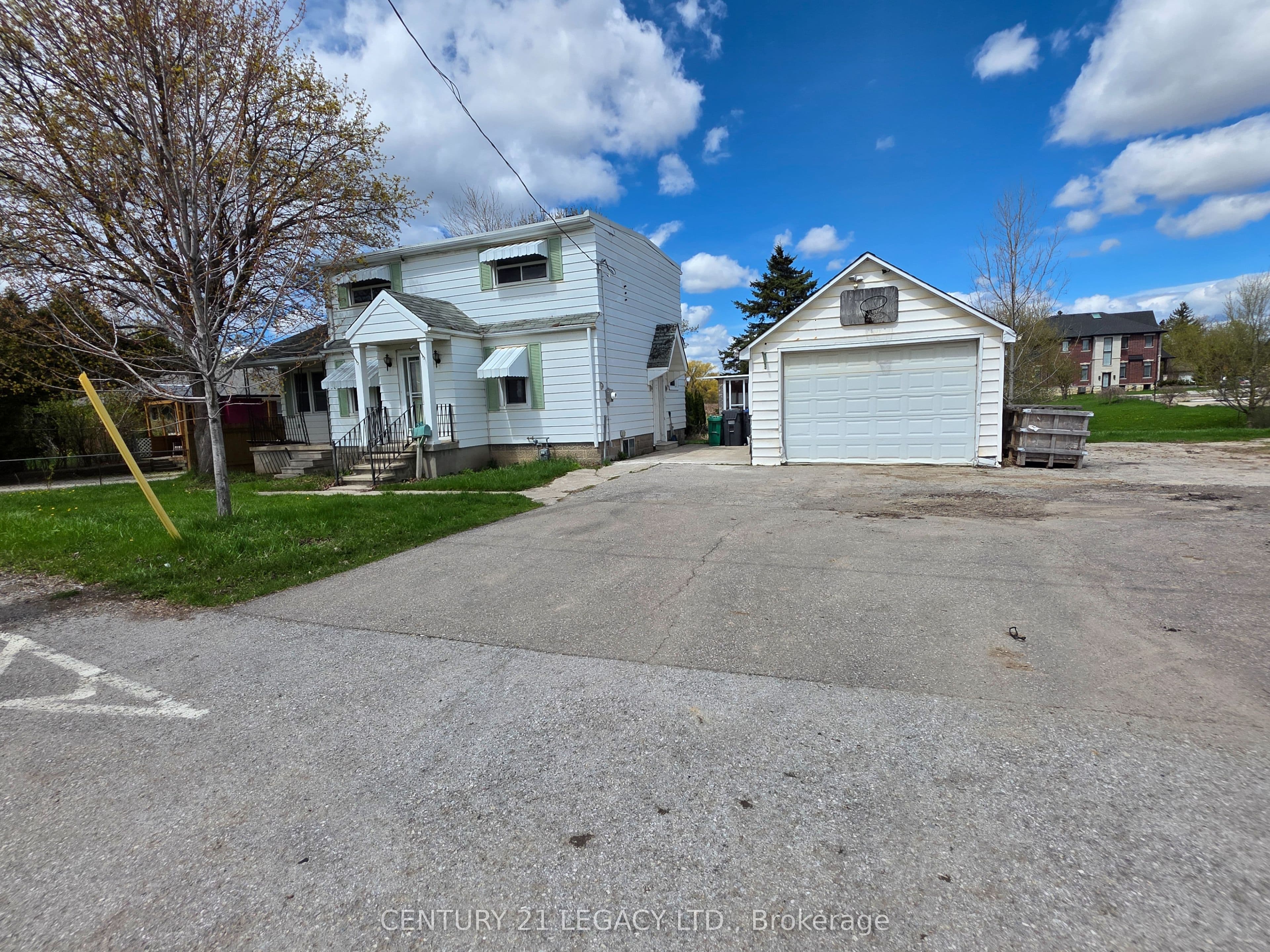 1526 Queen Street photo 1