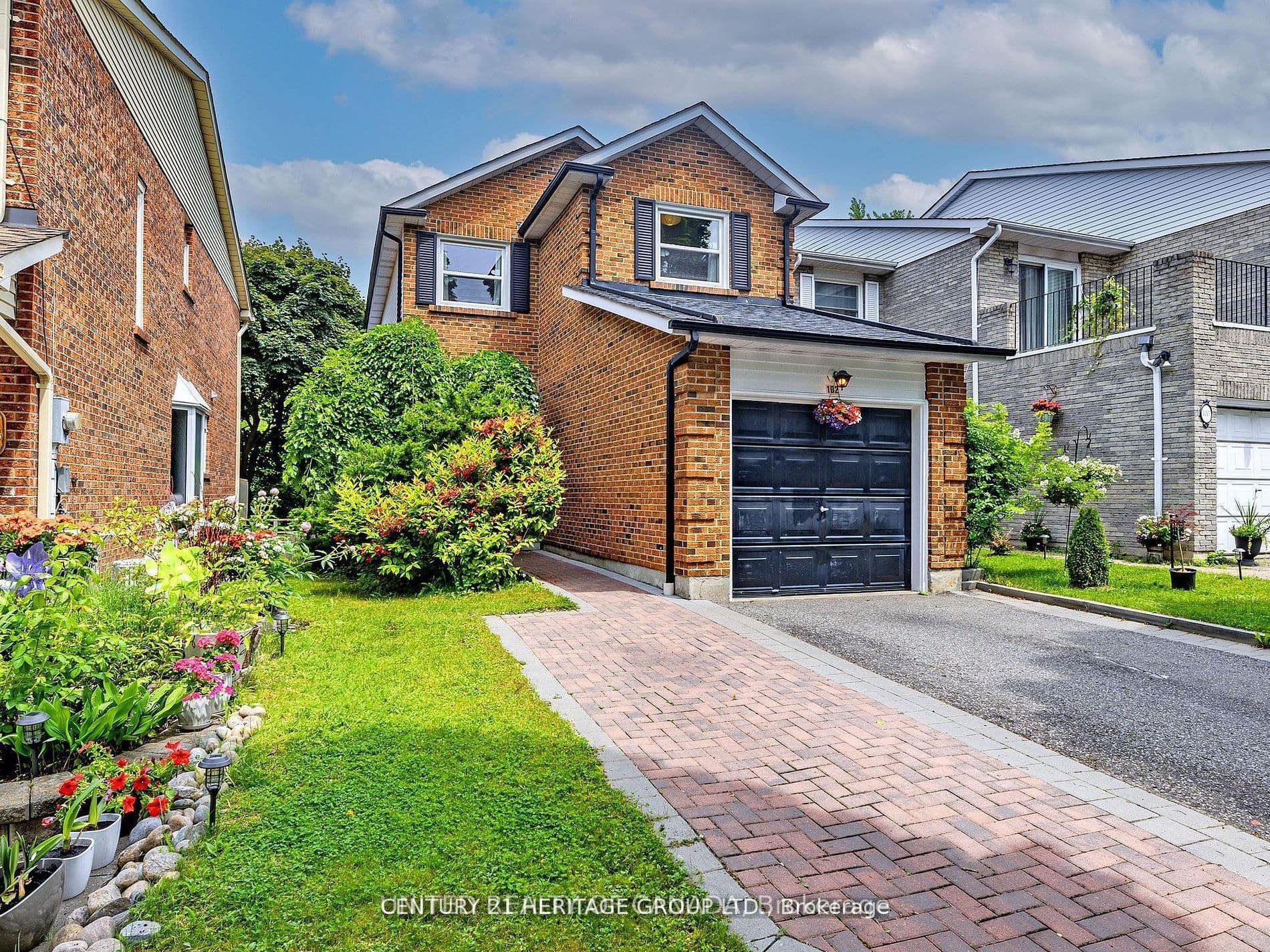 102 Baywood Court photo 1