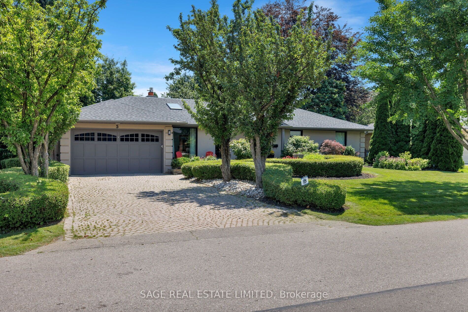 5 Blair Athol Crescent photo 1