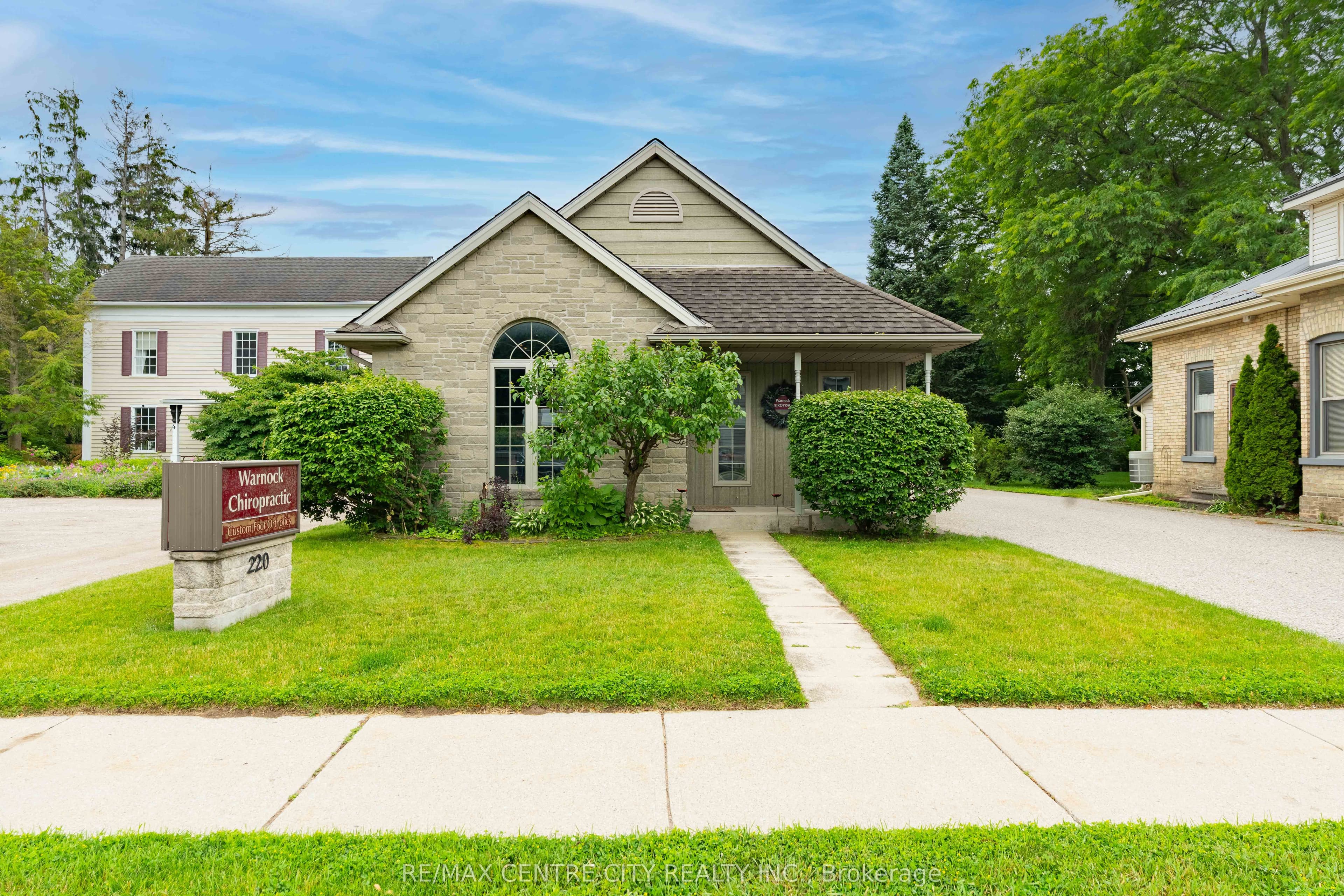 220 Talbot Street photo 1