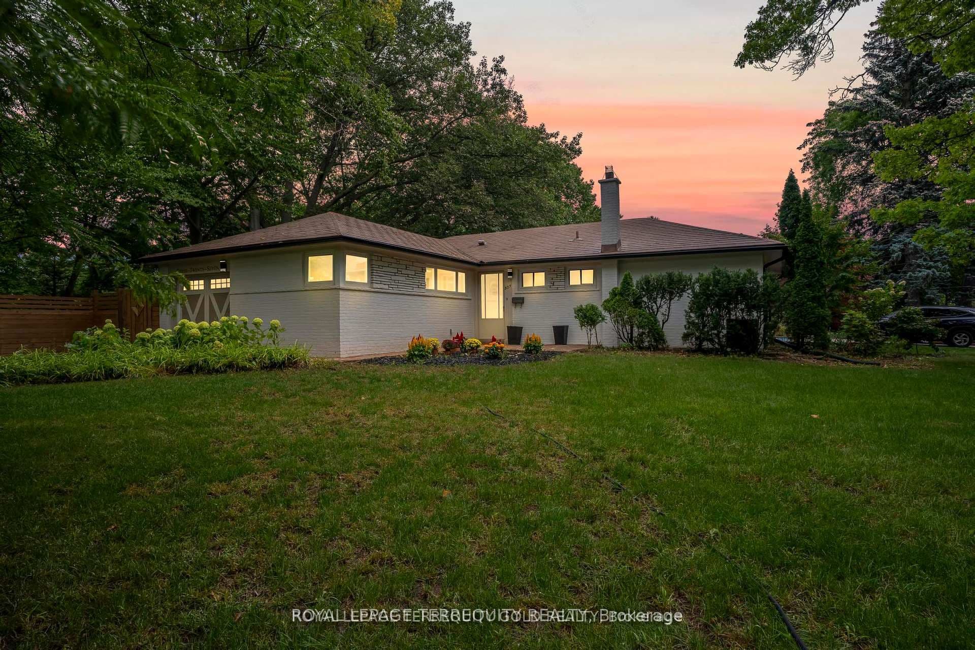 327 River Side Drive photo 1