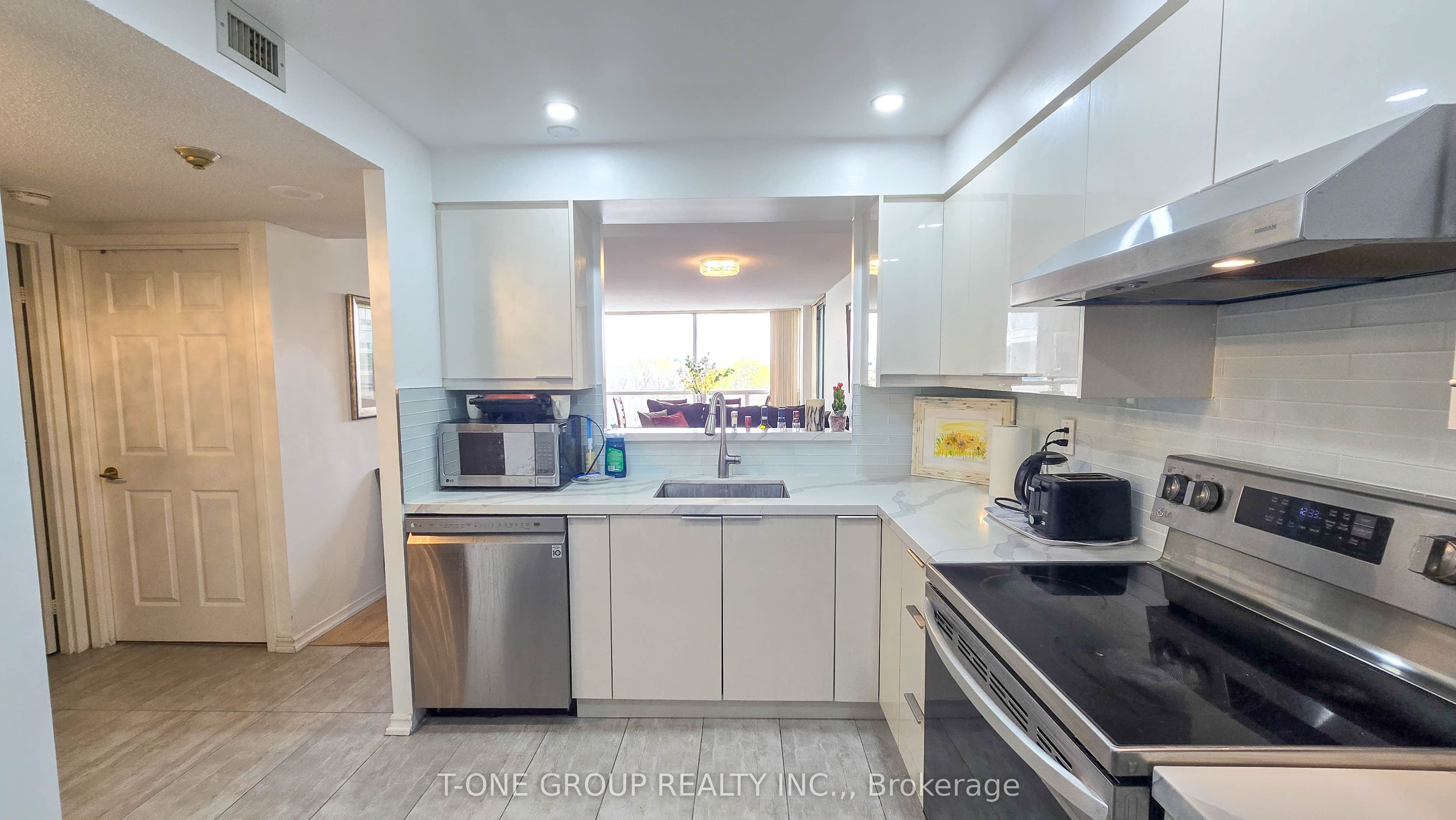 Unit 516 4725 Sheppard Avenue photo 1