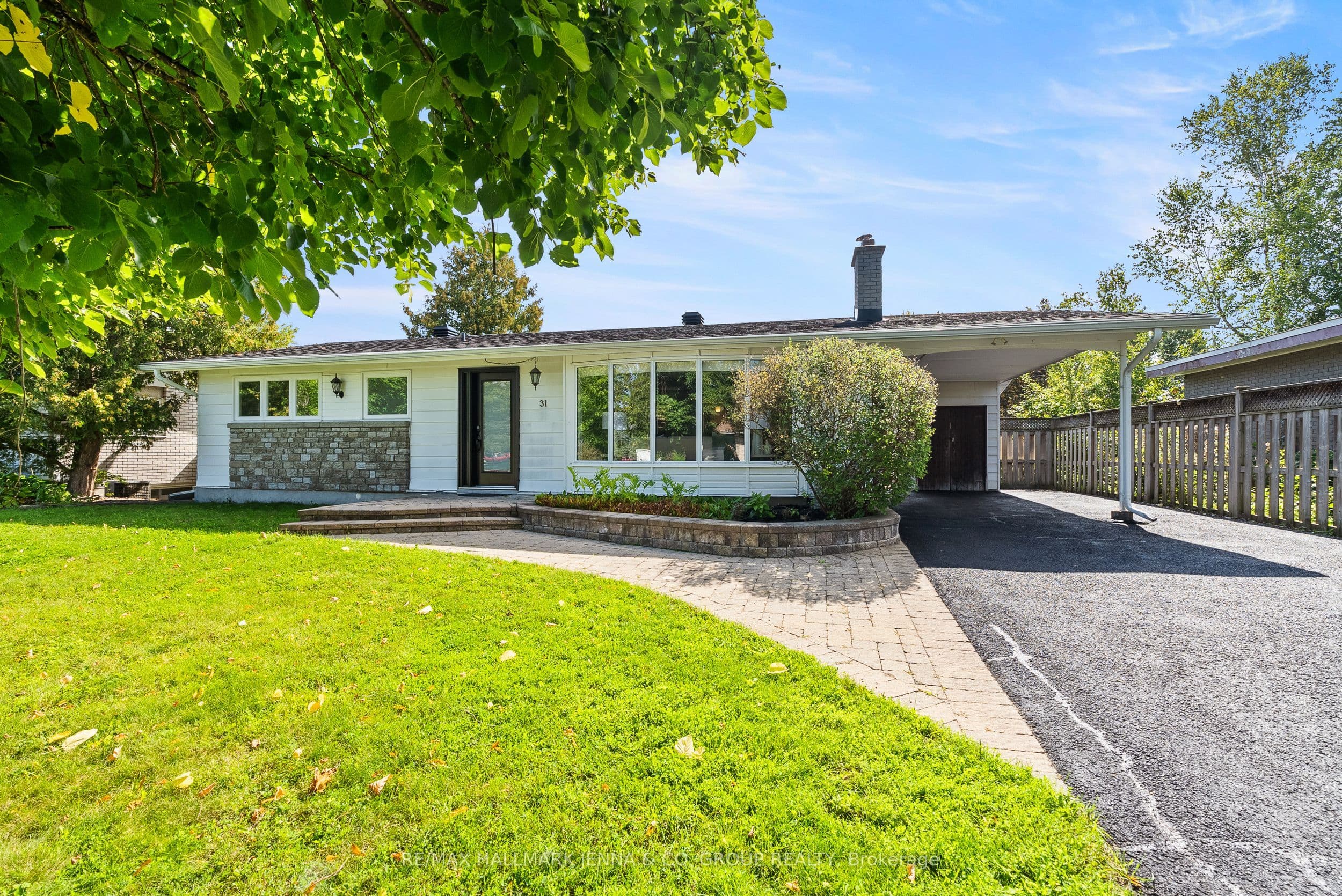 31 Whitburn Crescent photo 1