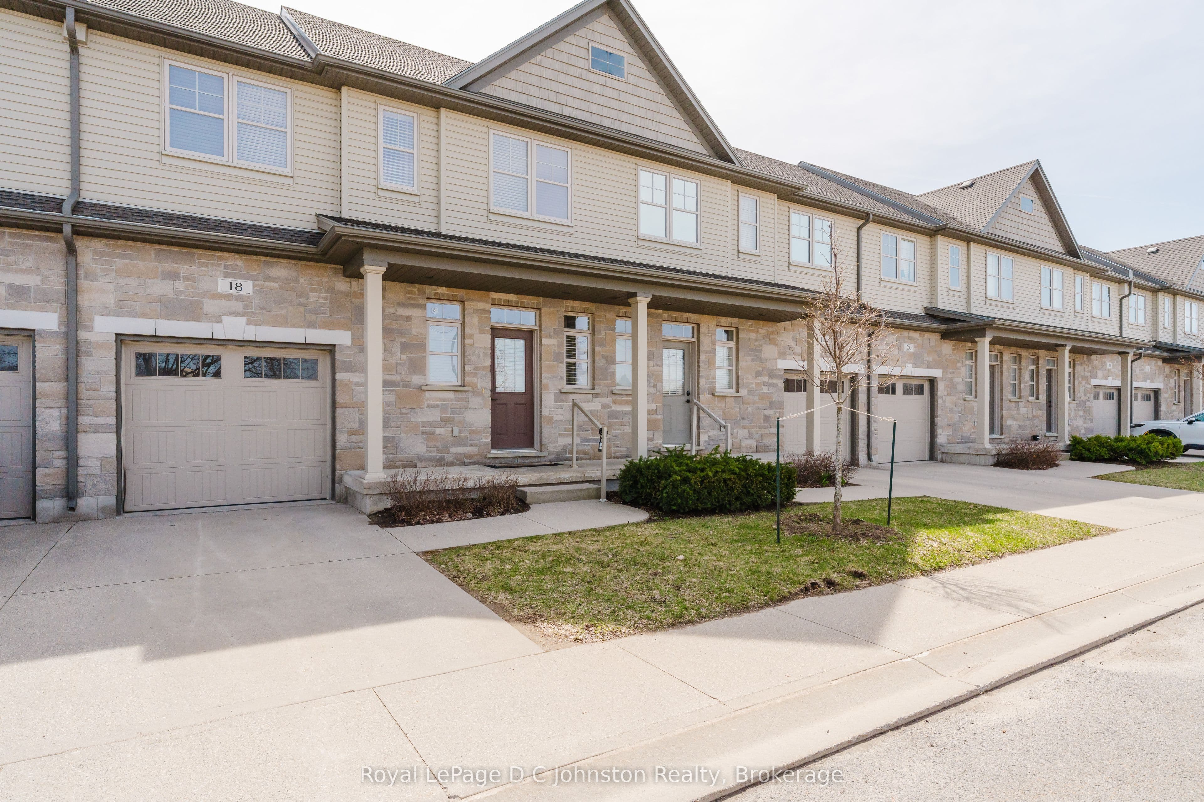 Unit 18 935 Goderich Street photo 1