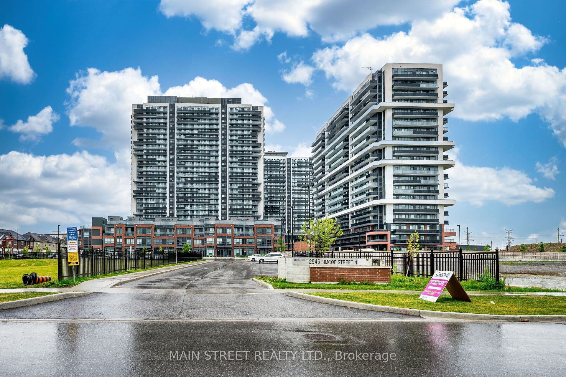 Unit 1706 2545 Simcoe Street photo 1