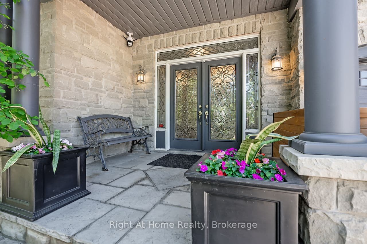 2096 Bingley Crescent photo 1