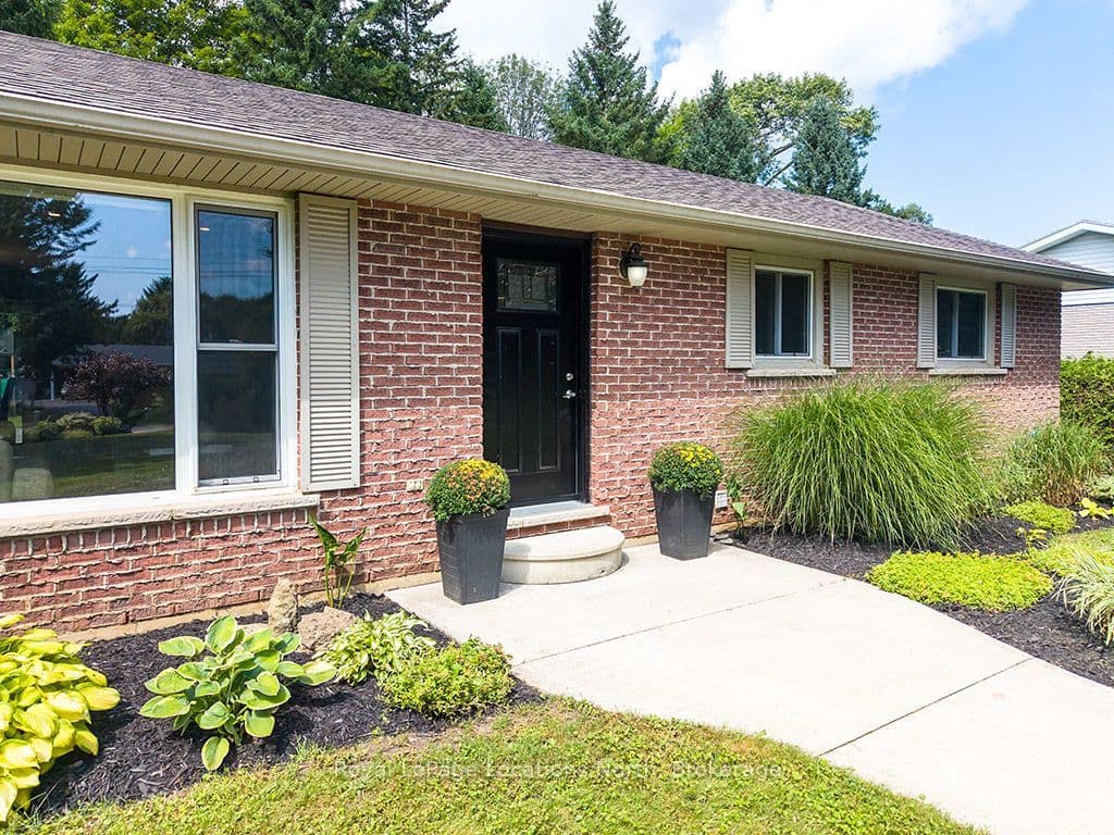 124 Greenfield Drive photo 1