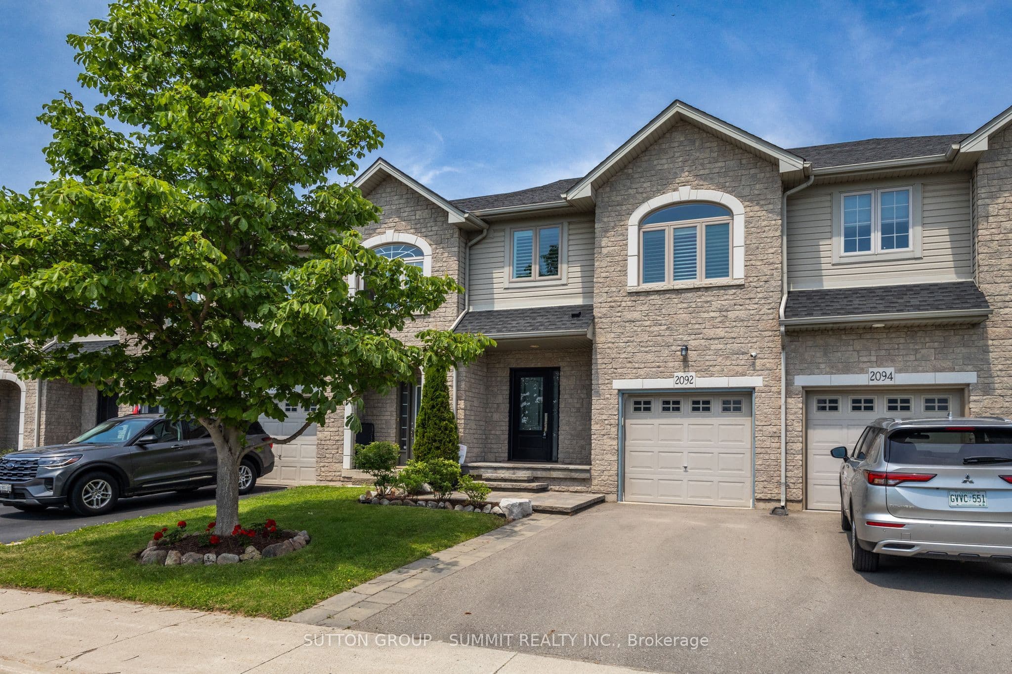 2092 ENGLISH Crescent photo 1
