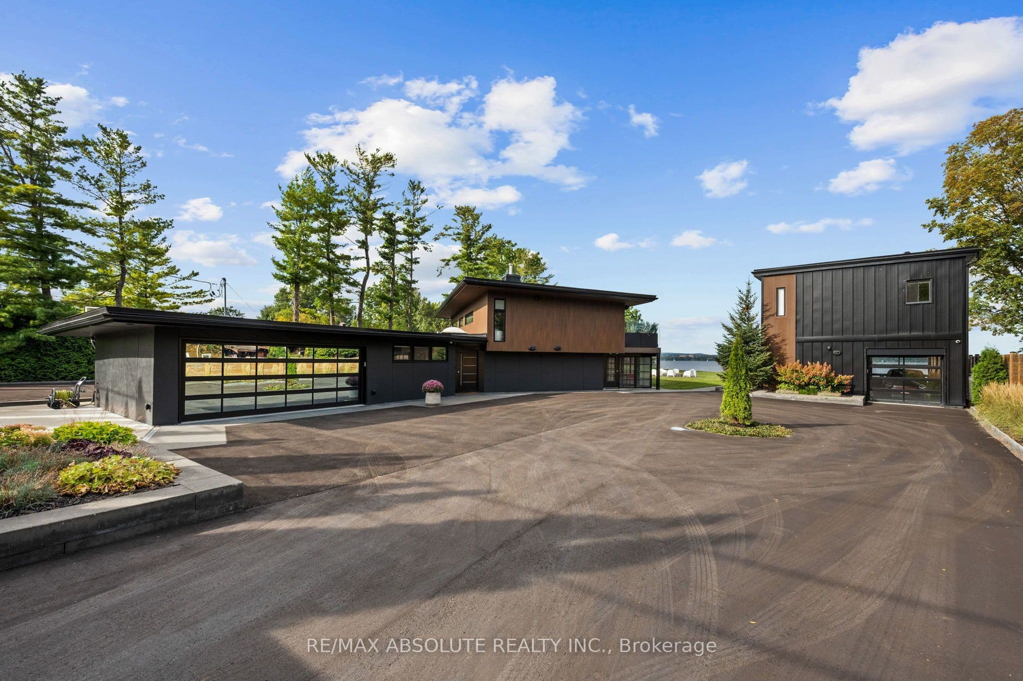 227 Grandview Road photo 1