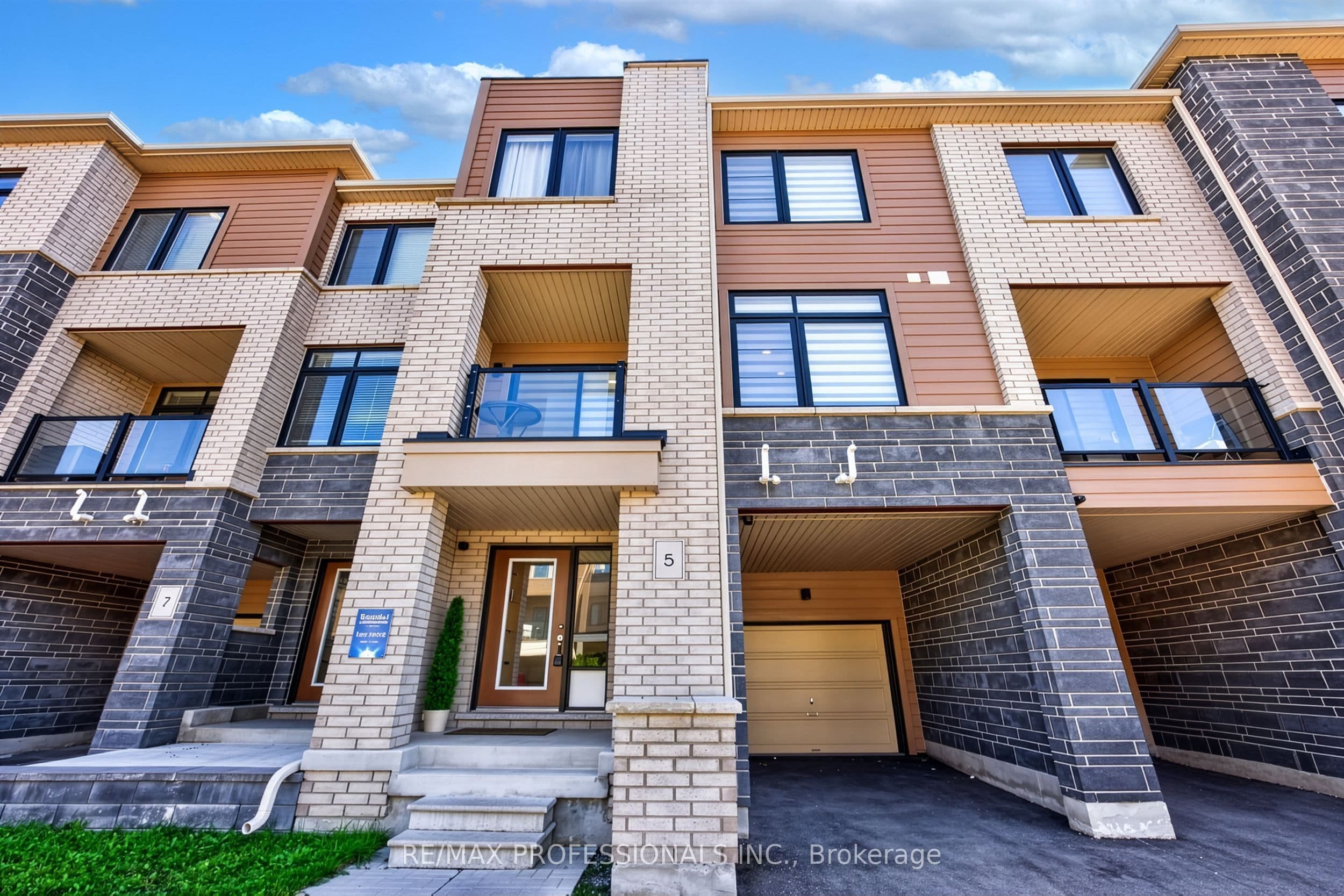 5 Delano Way photo 1