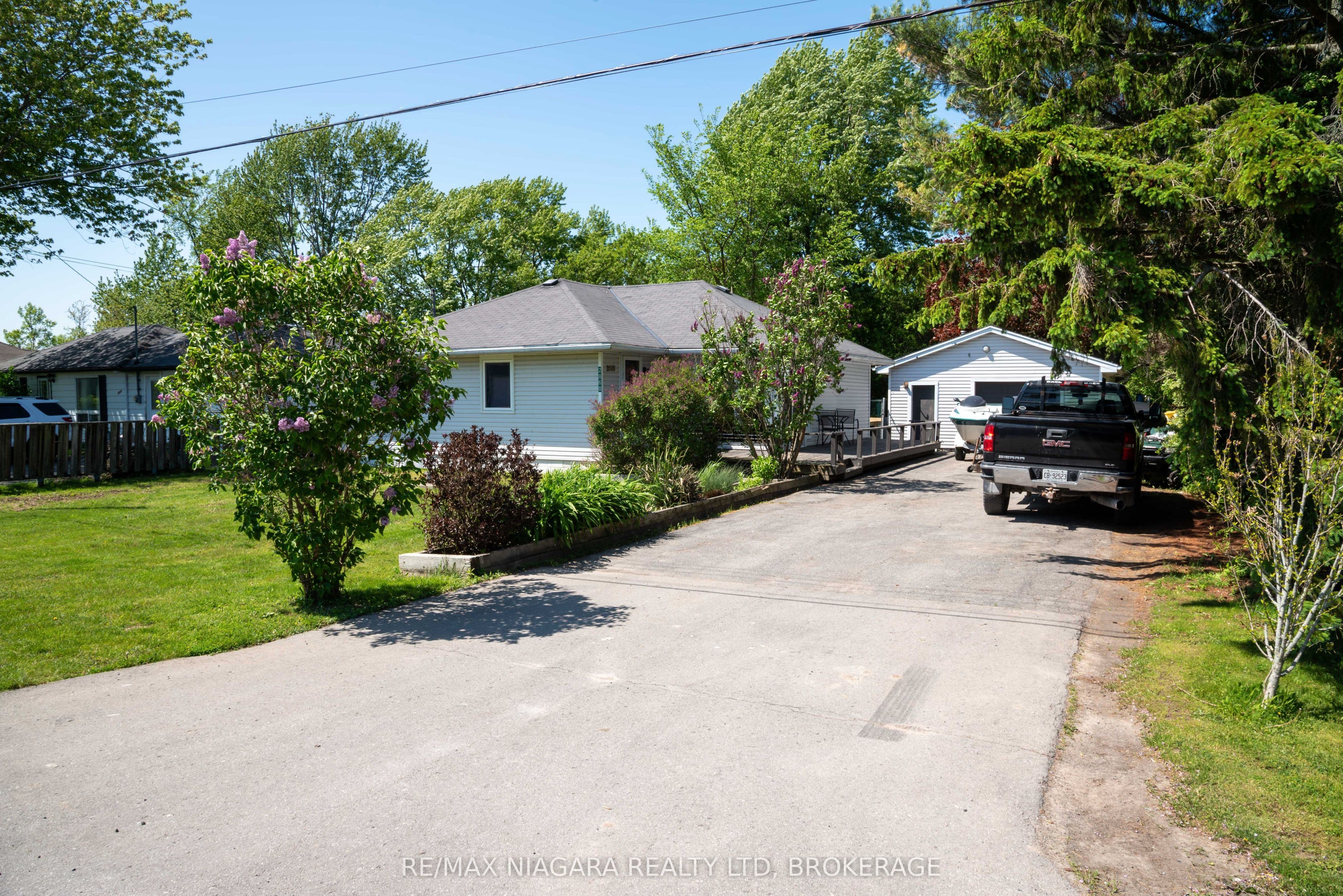2868 June Road photo 1