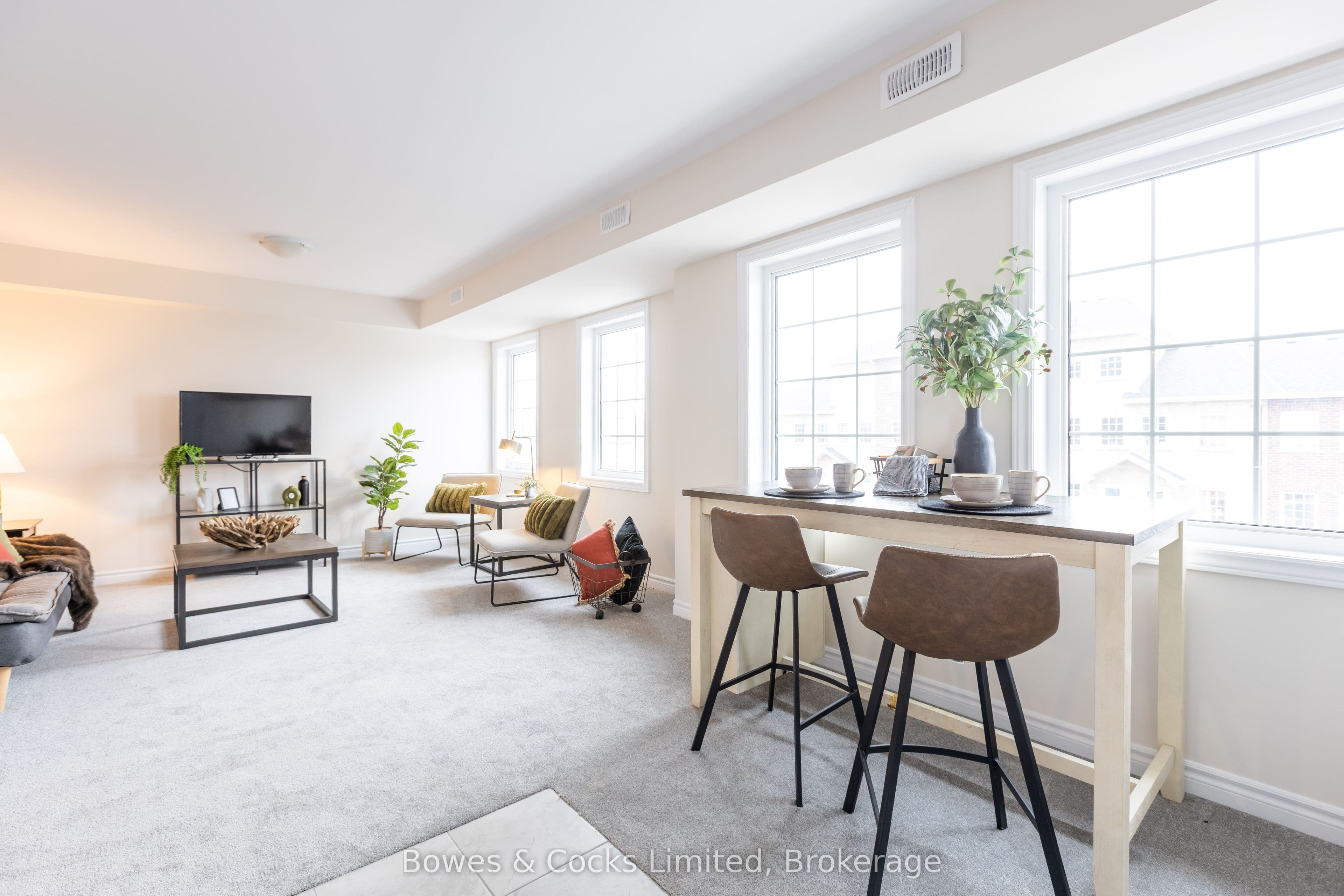 Unit 201 48 Maple Avenue photo 1