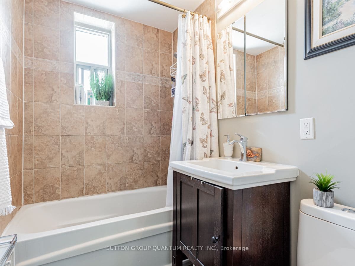 Unit Suite 218 2550 Bathurst Street photo 1