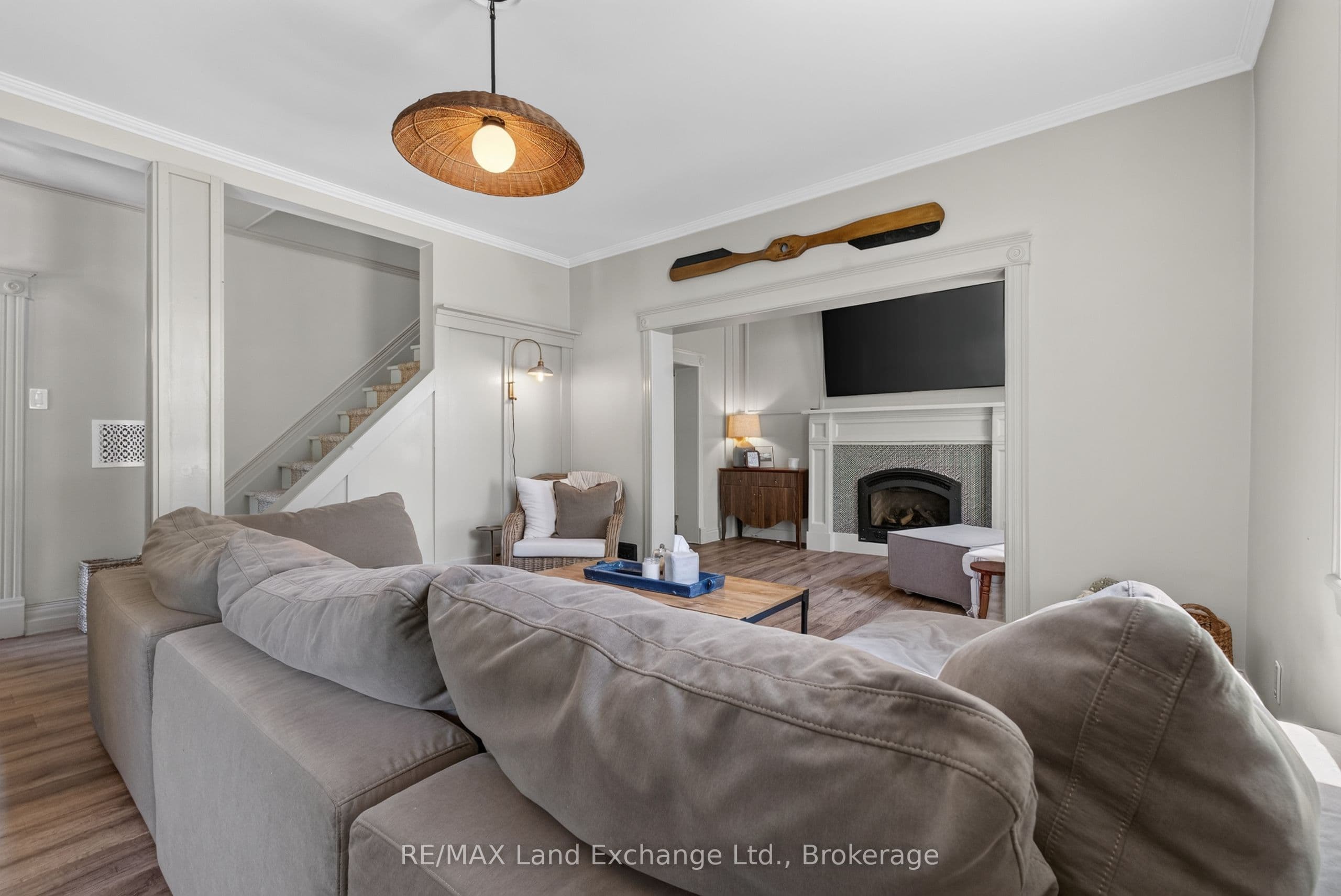 581 Queen Street photo 1