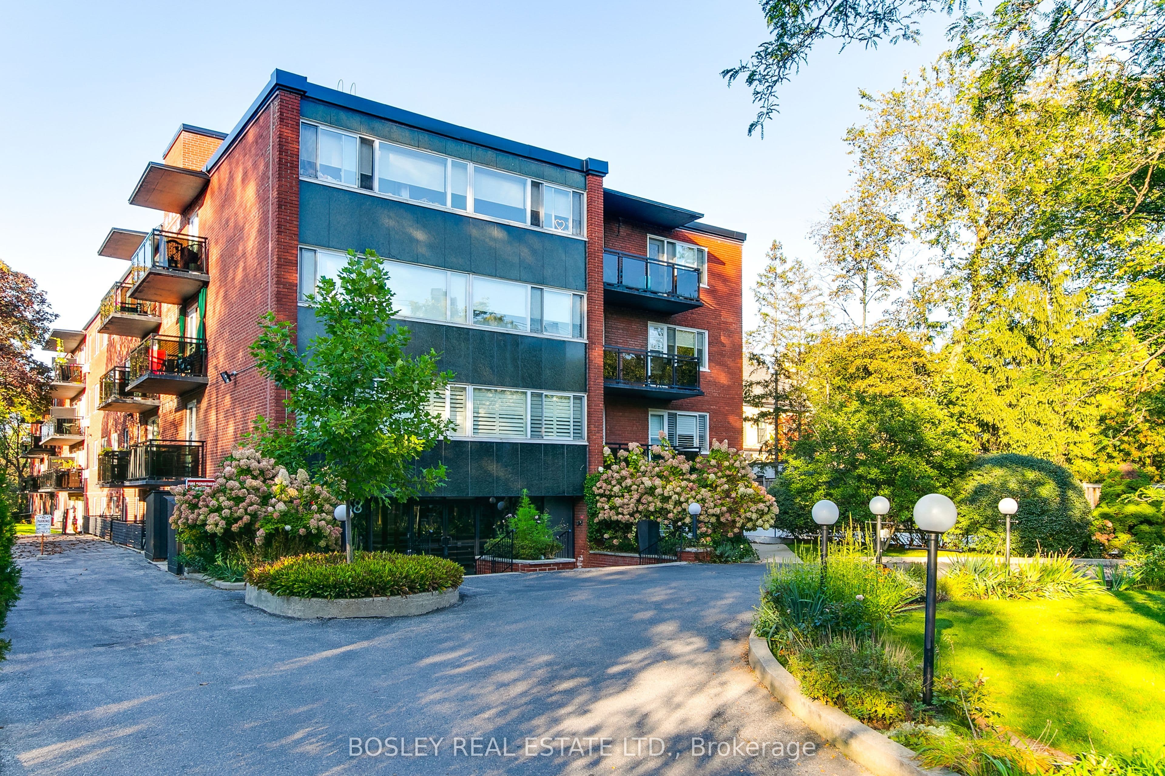 Unit 404 158 Crescent Road photo 1