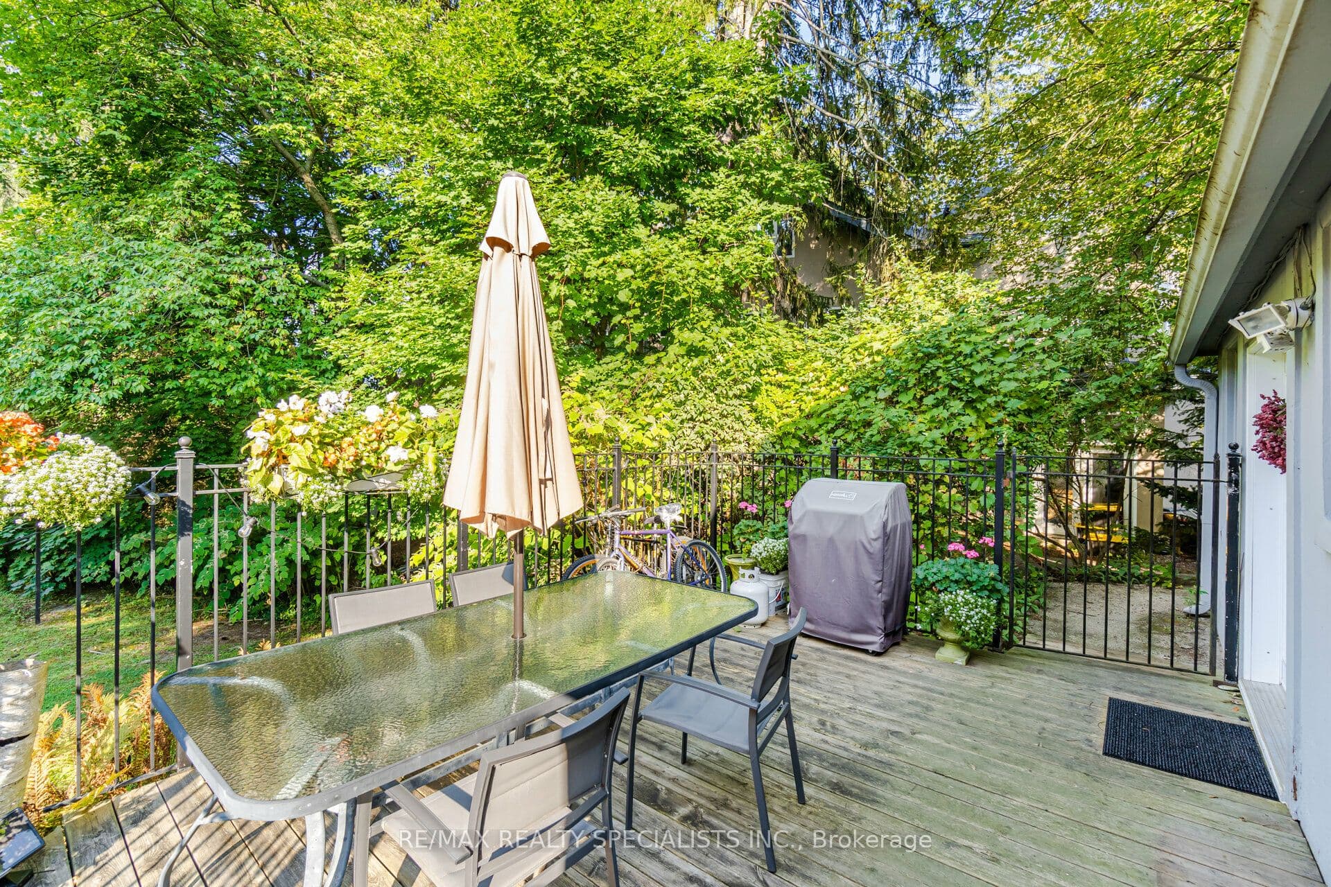 1233 Mississauga Road photo 1