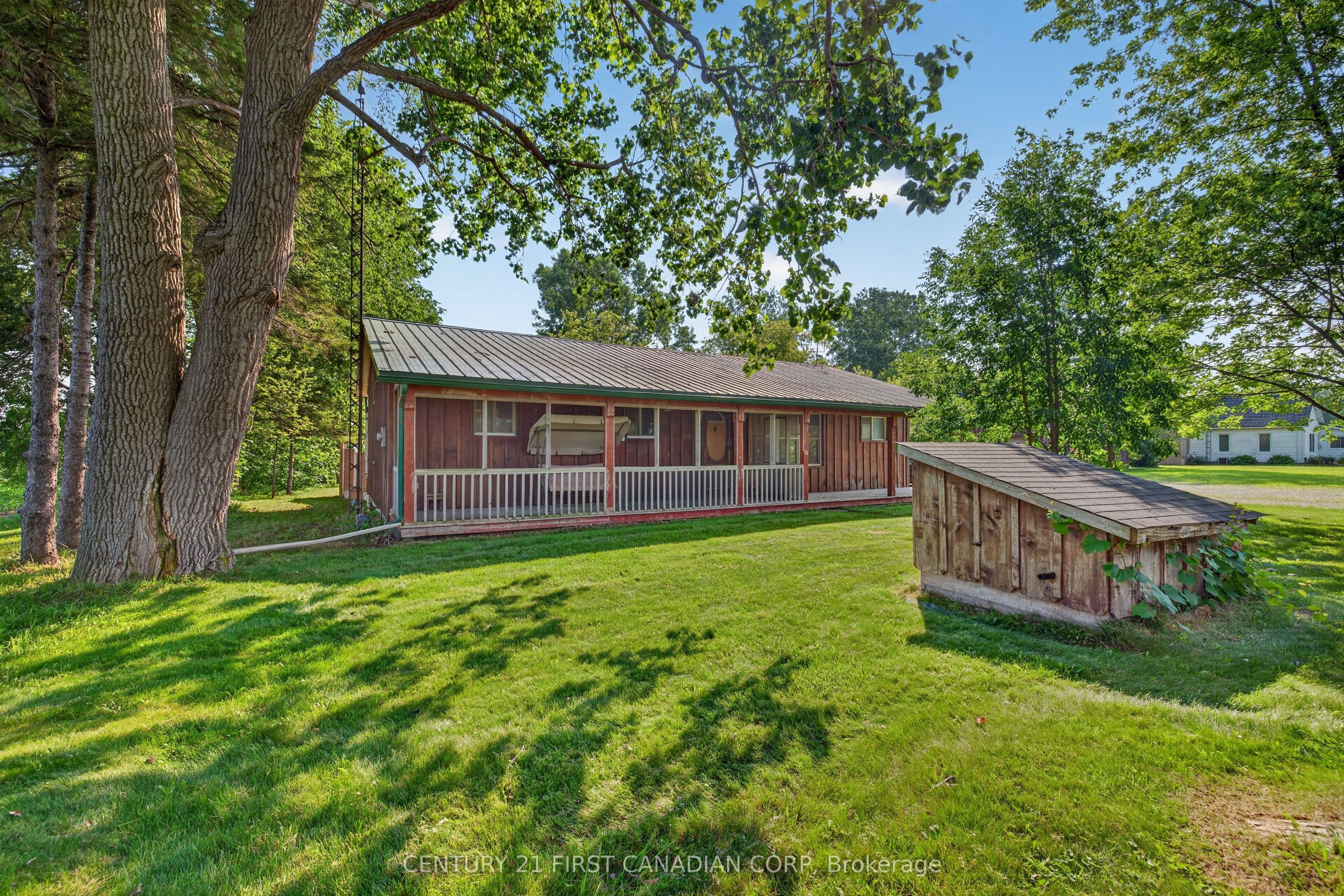 20847 Victoria Road photo 1