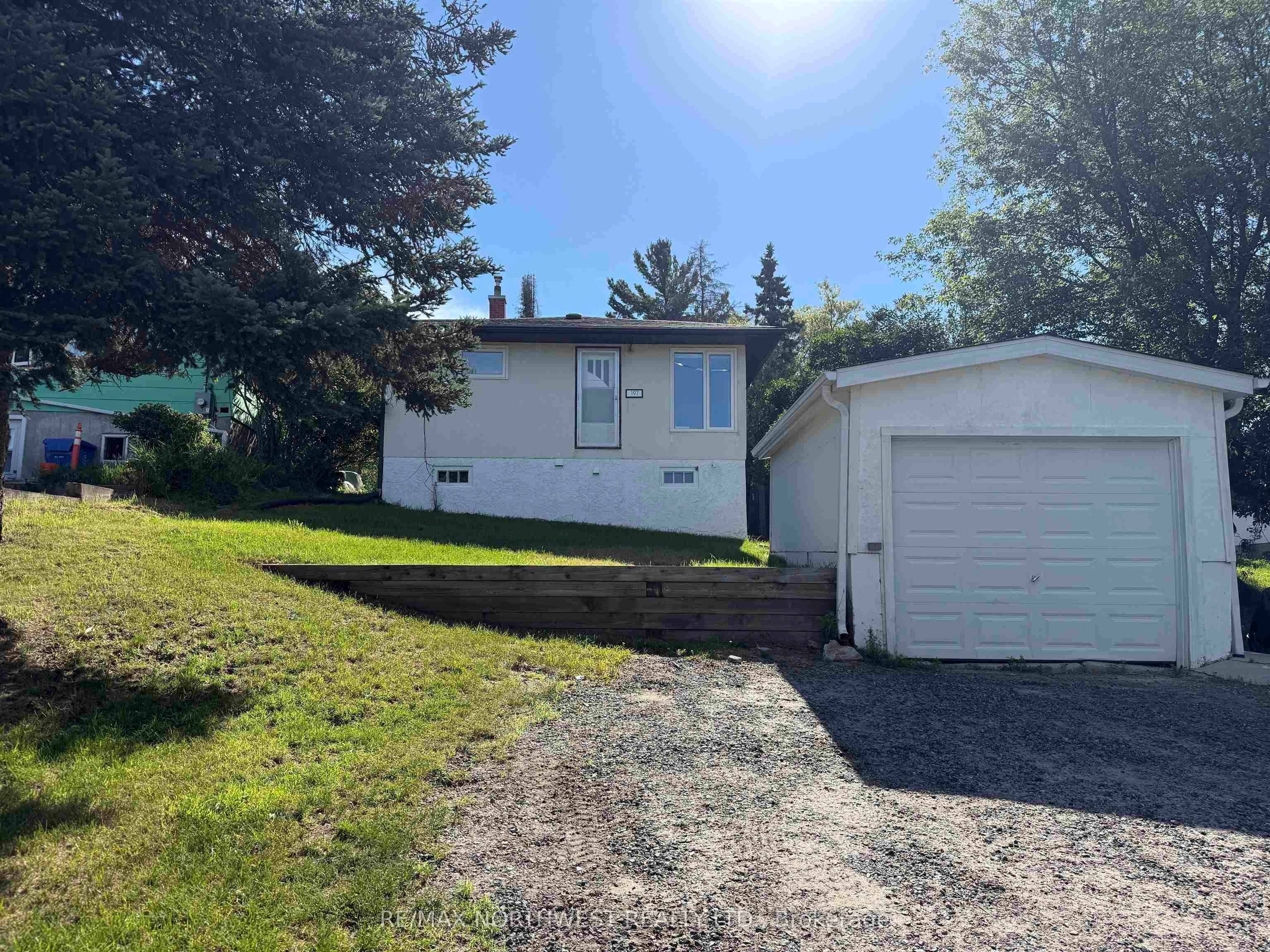 197 Scramble Ave photo 1