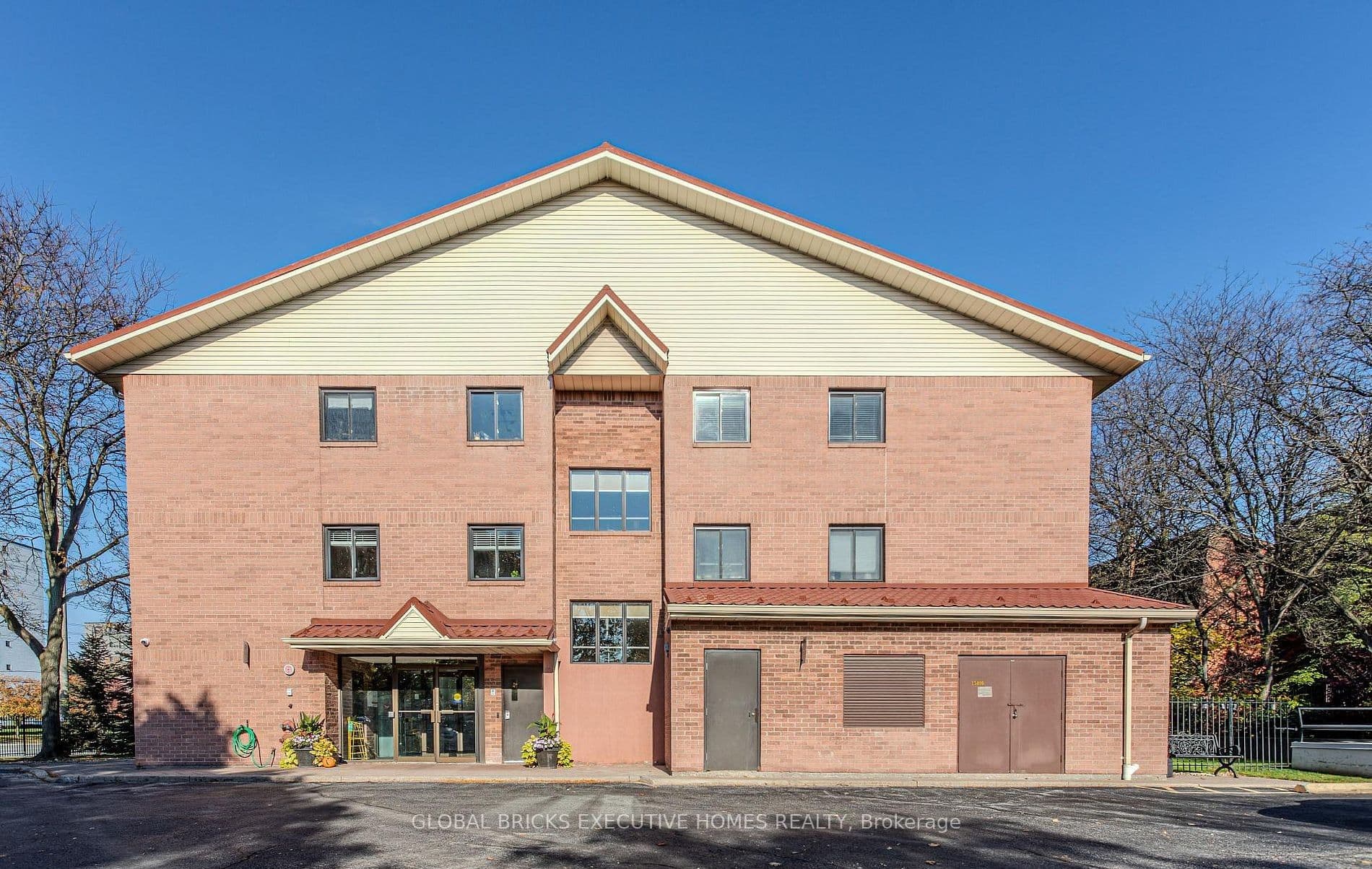 Unit 102 1275 Cornerbrook Place photo 1