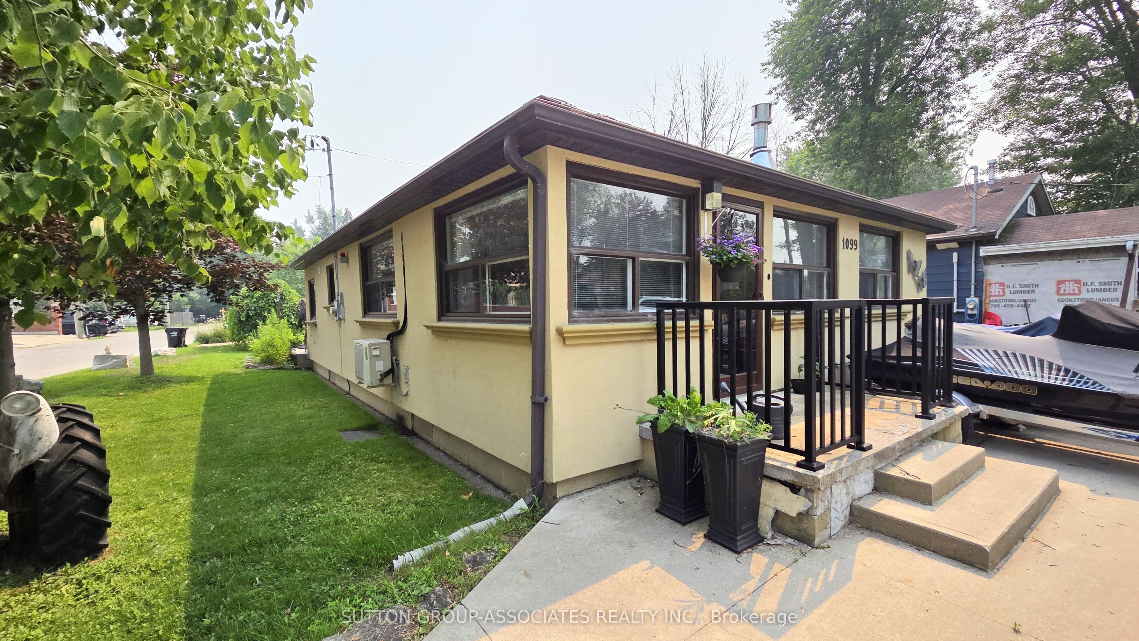 1099 Poplar Drive photo 1