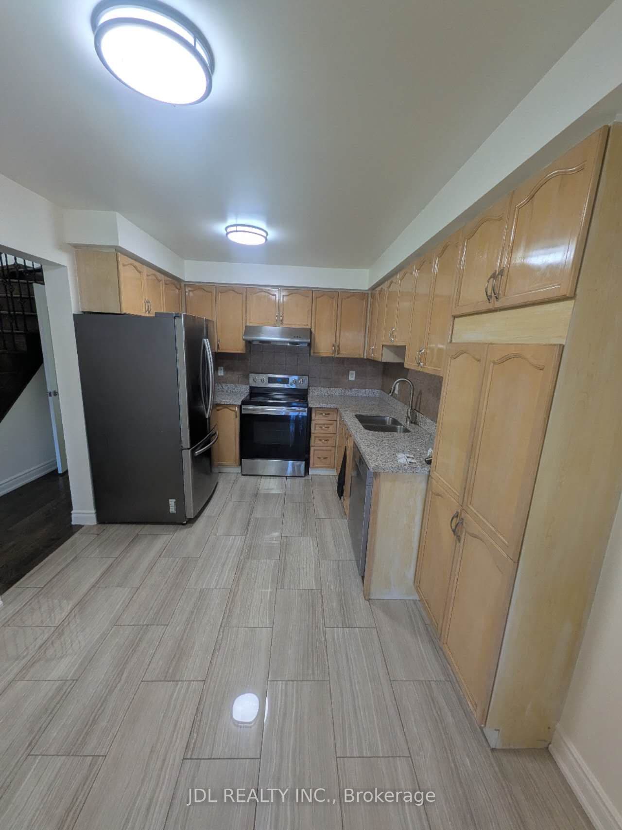 5030 Heatherleigh Avenue photo 1