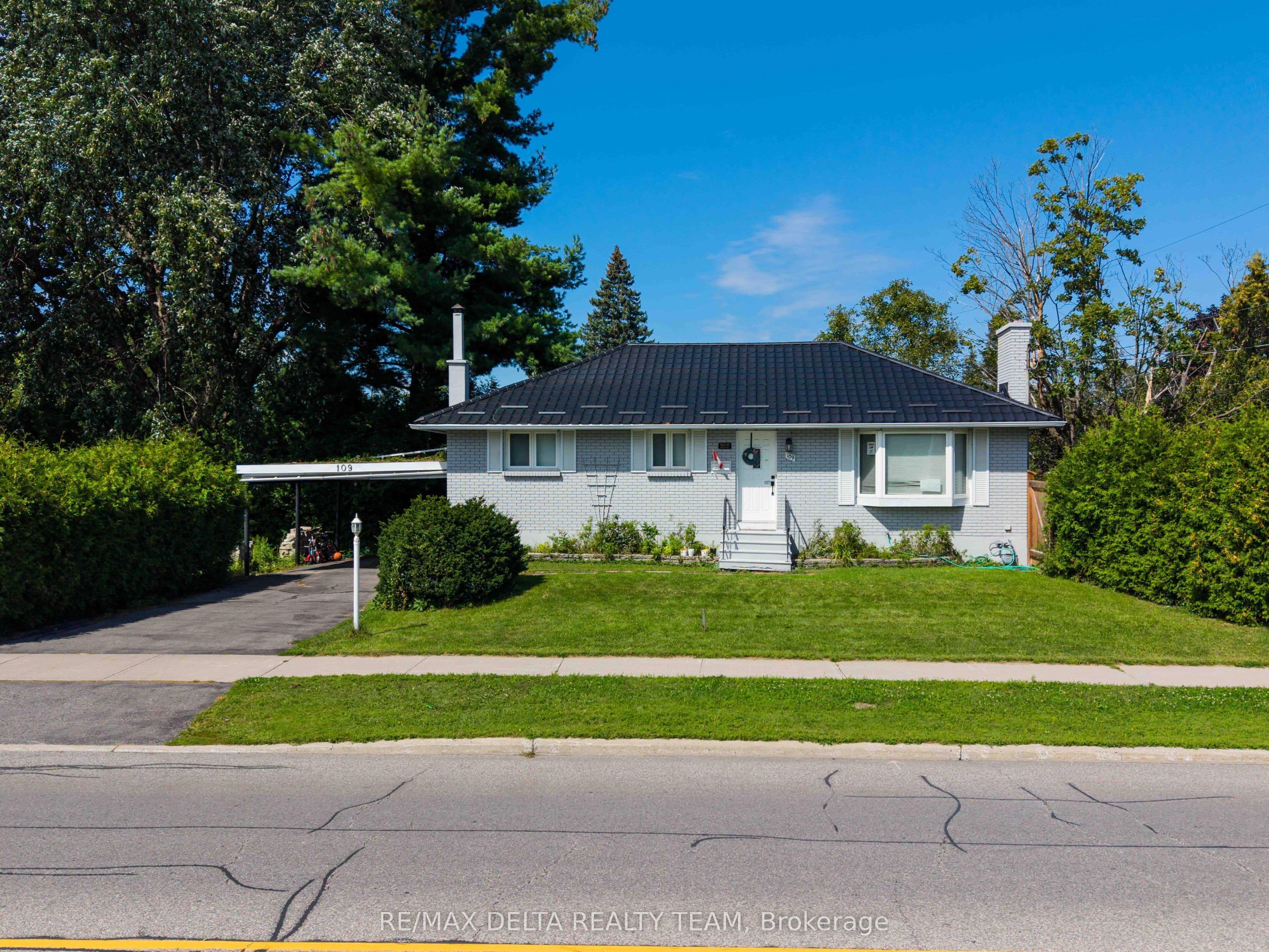 109 Meadowlands Drive photo 1