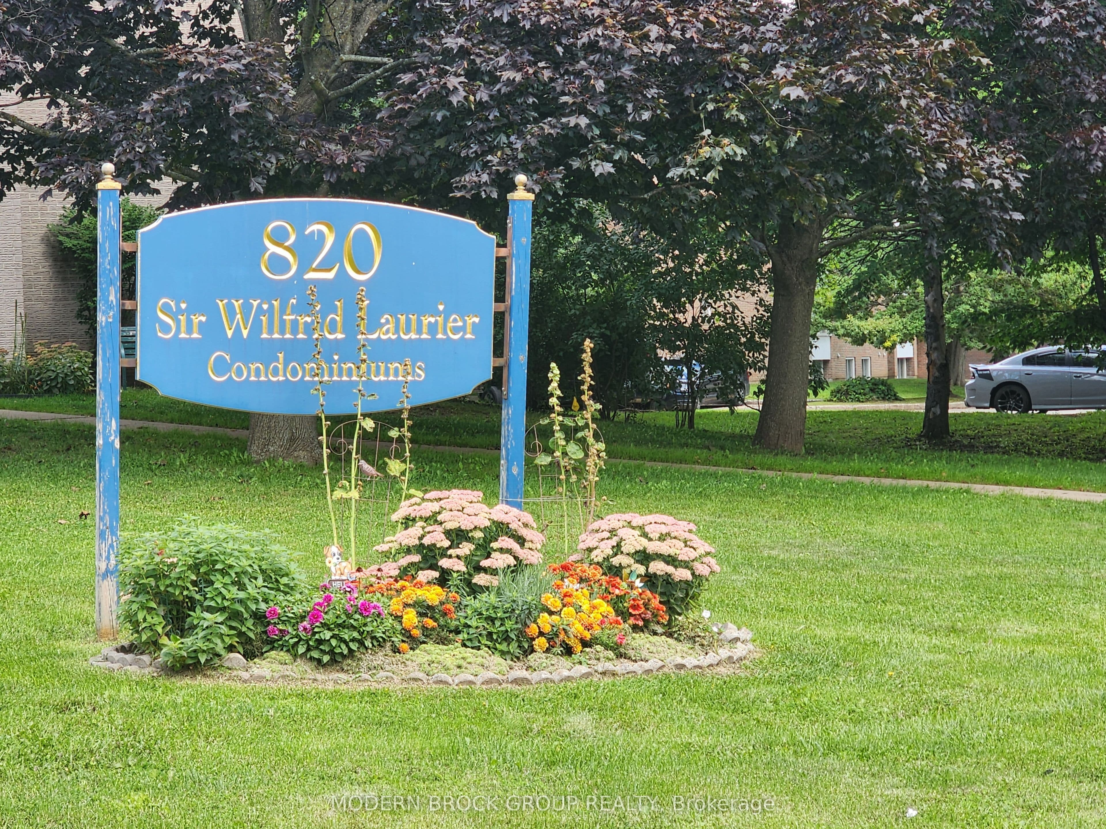 Unit 318 820 Laurier Boulevard photo 1