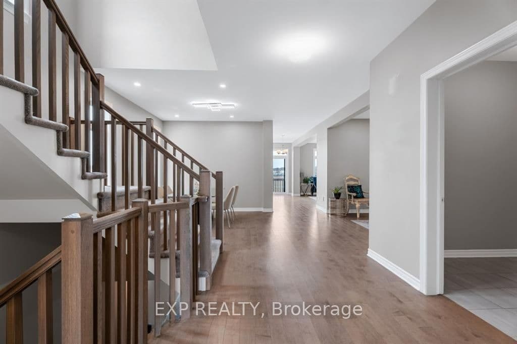 848 SNOWDROP Crescent photo 1