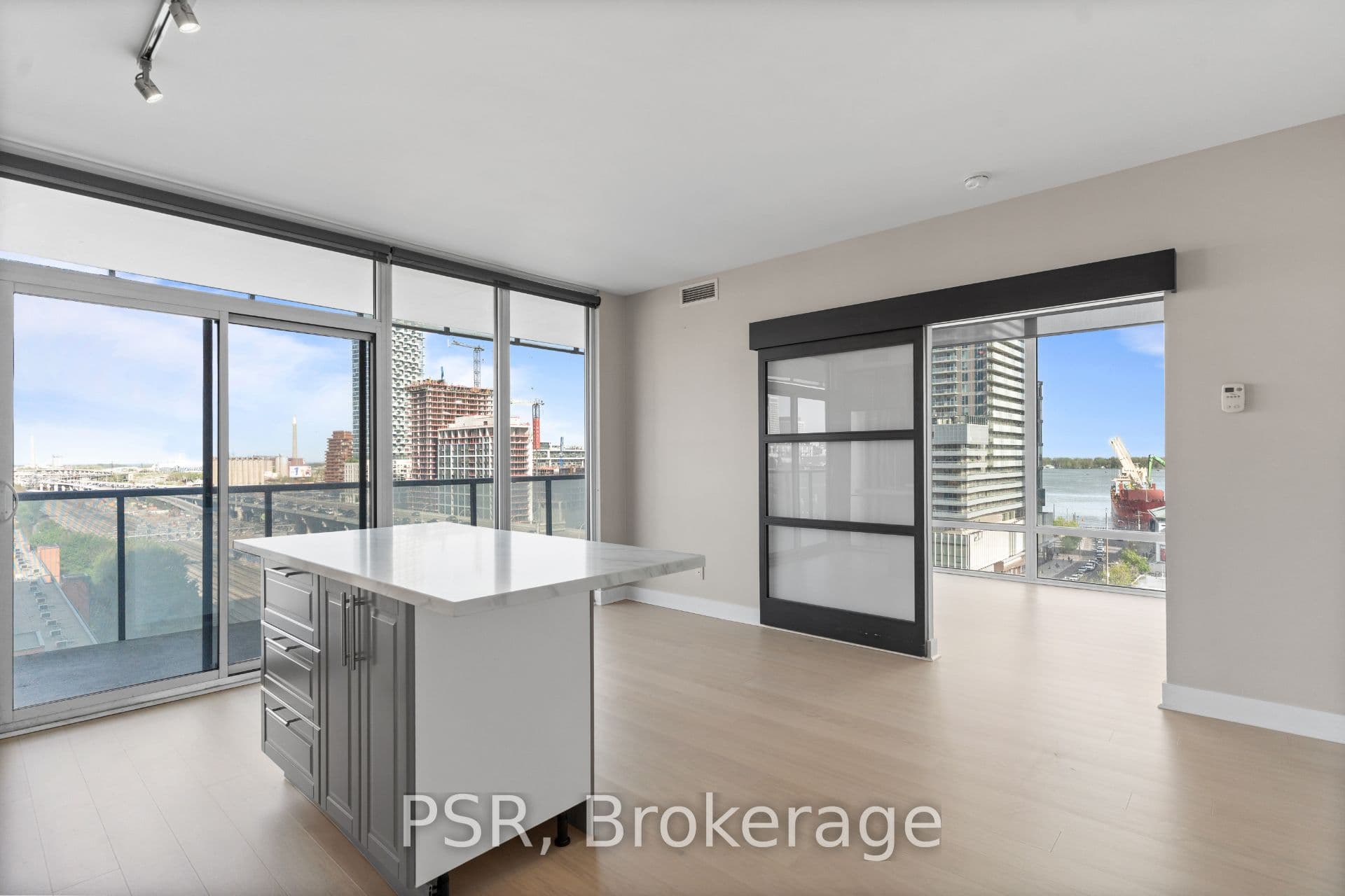 Unit 1011 1 Market Street photo 1