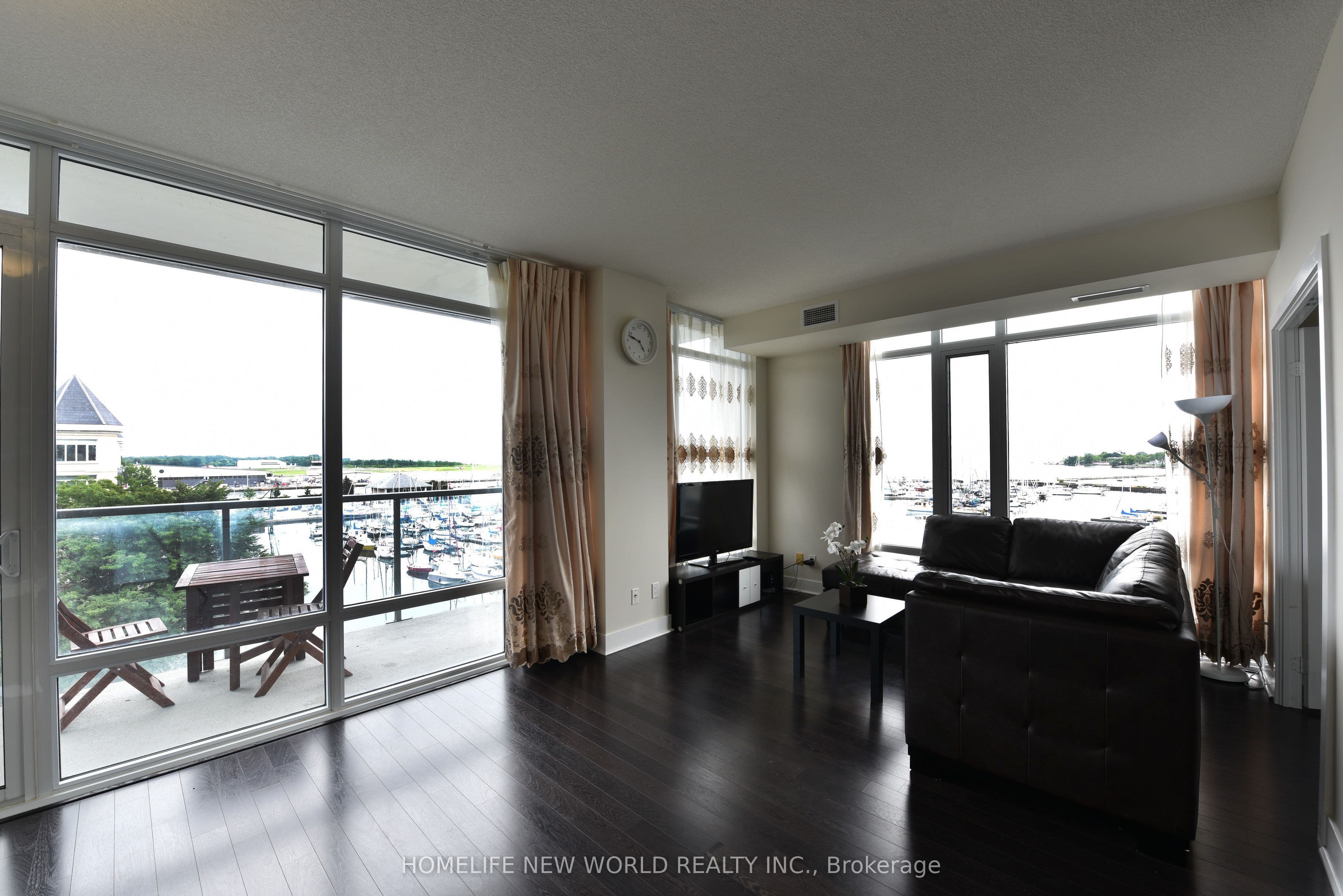 Unit 522 90 Stadium Road photo 1