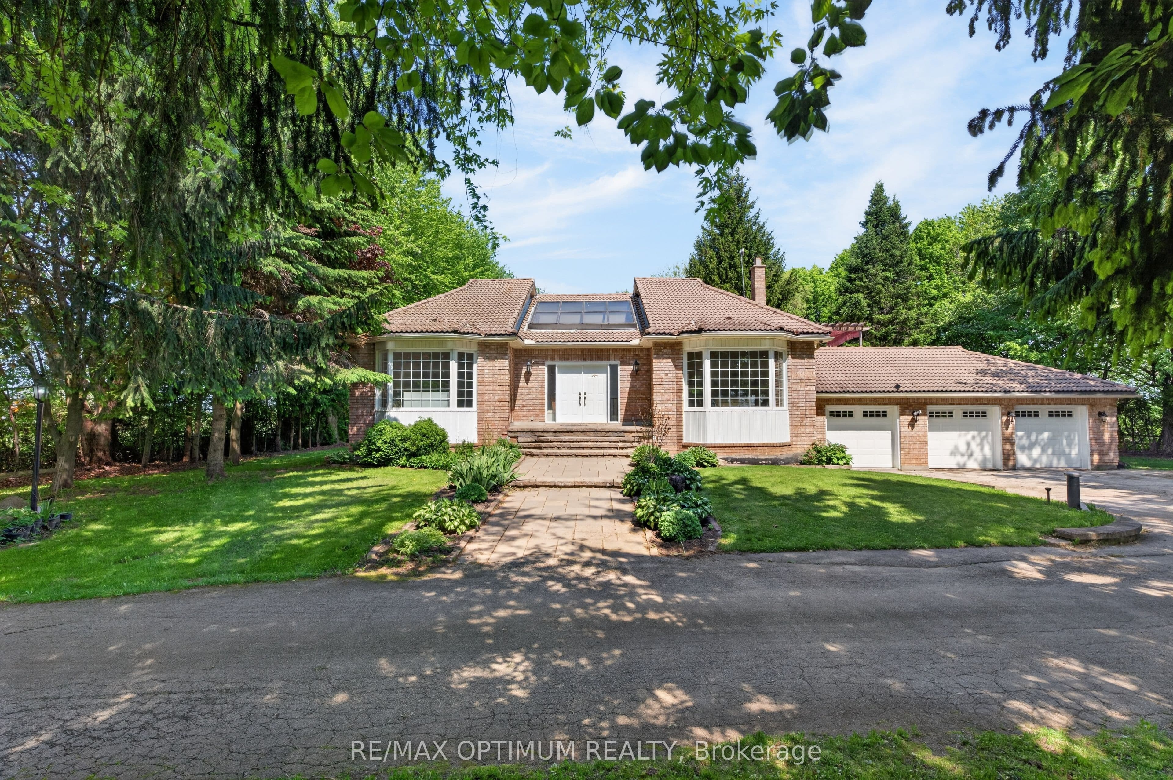 529 Campbellville Road photo 1