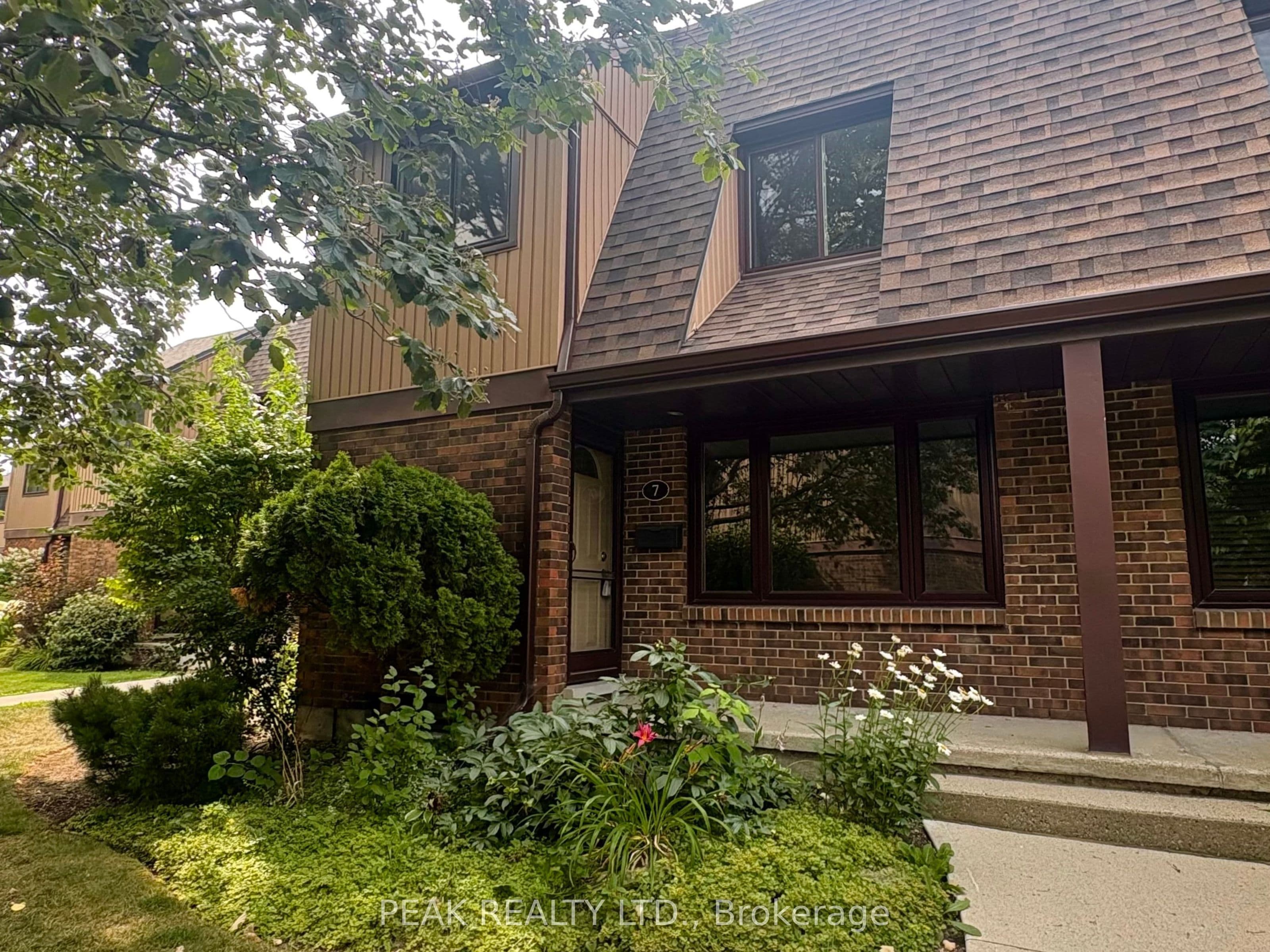 Unit 7 279 Sandowne Drive photo 1