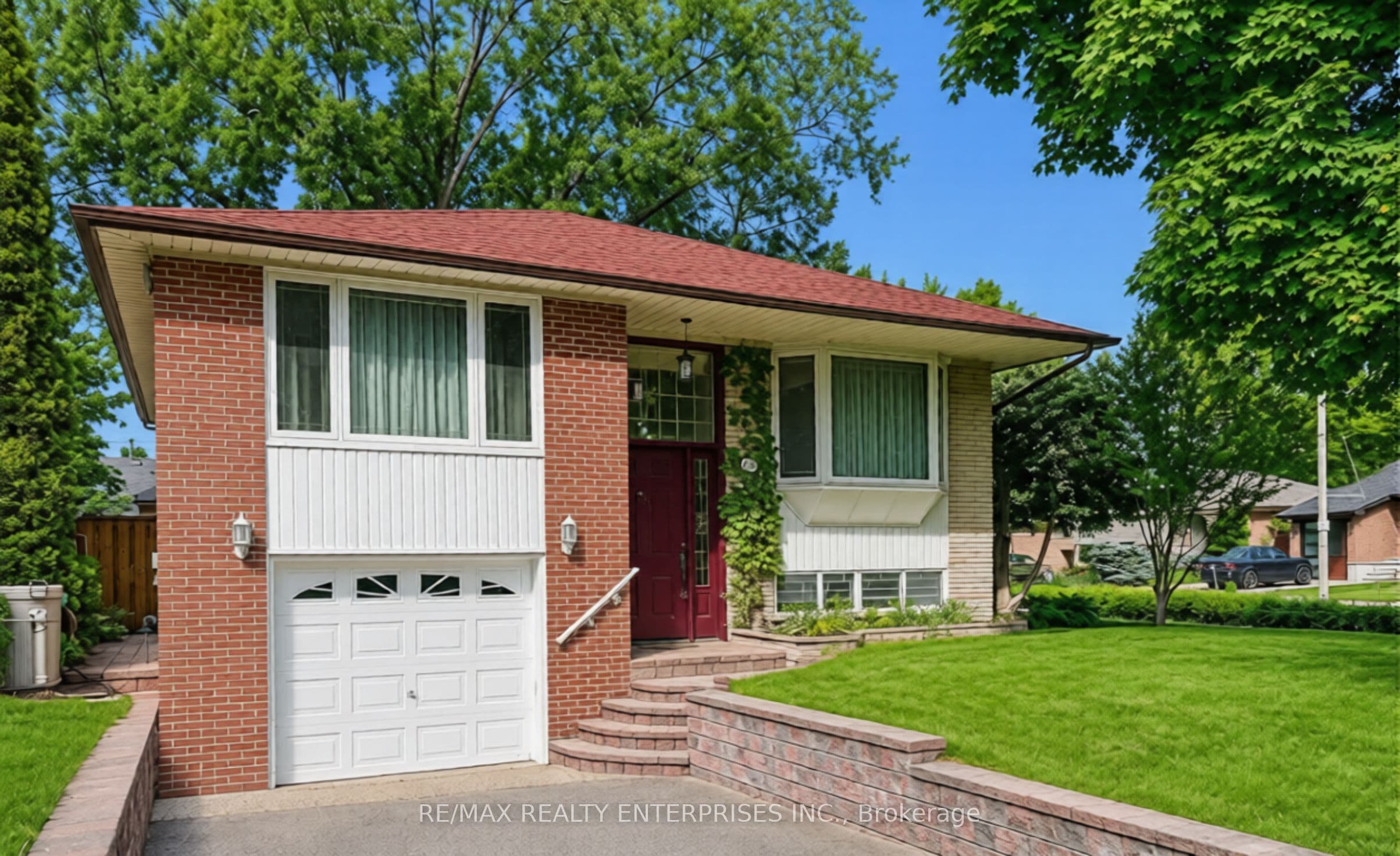 1571 Muir Road photo 1
