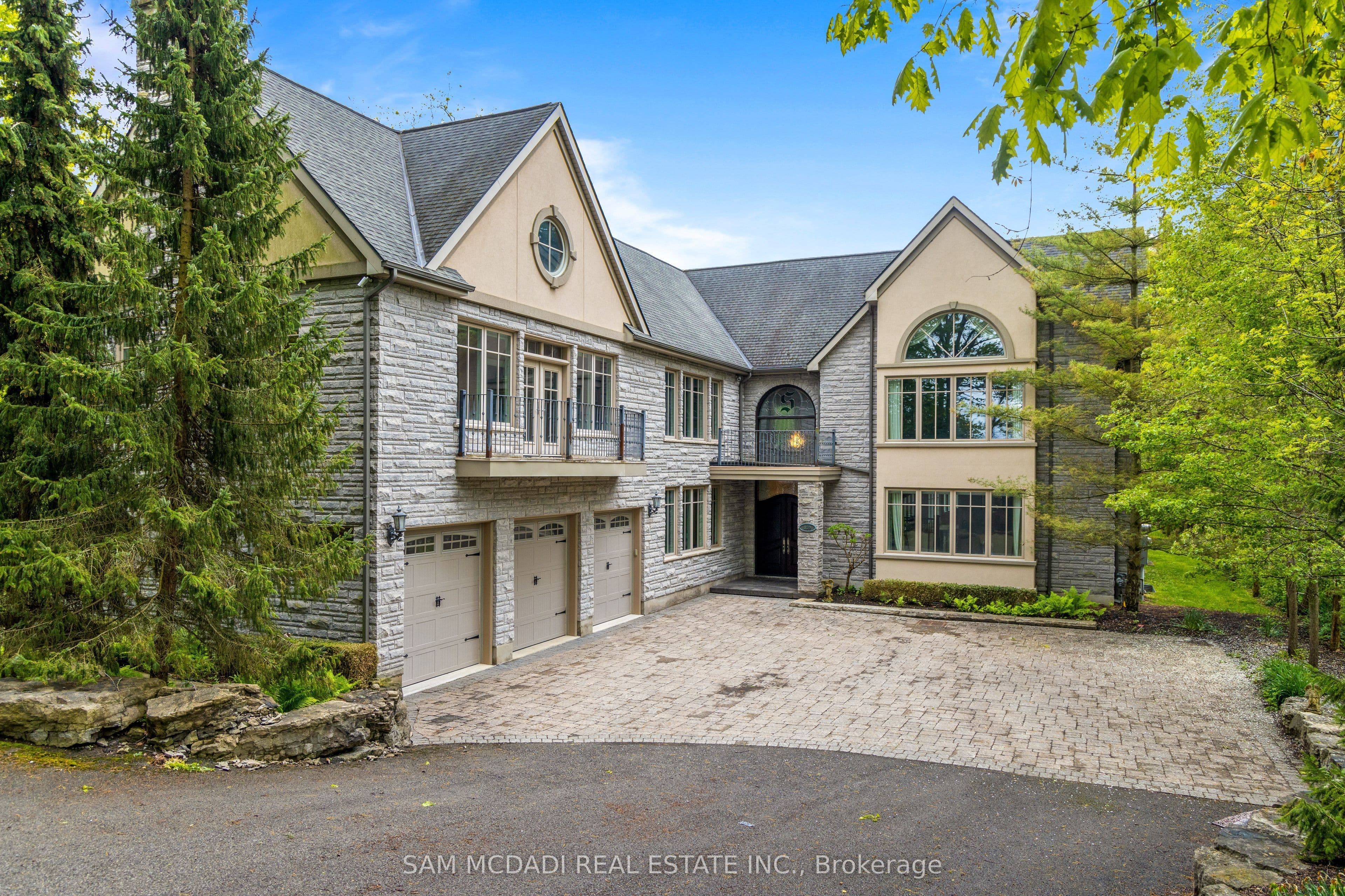 839 Lakeshore Road photo 1