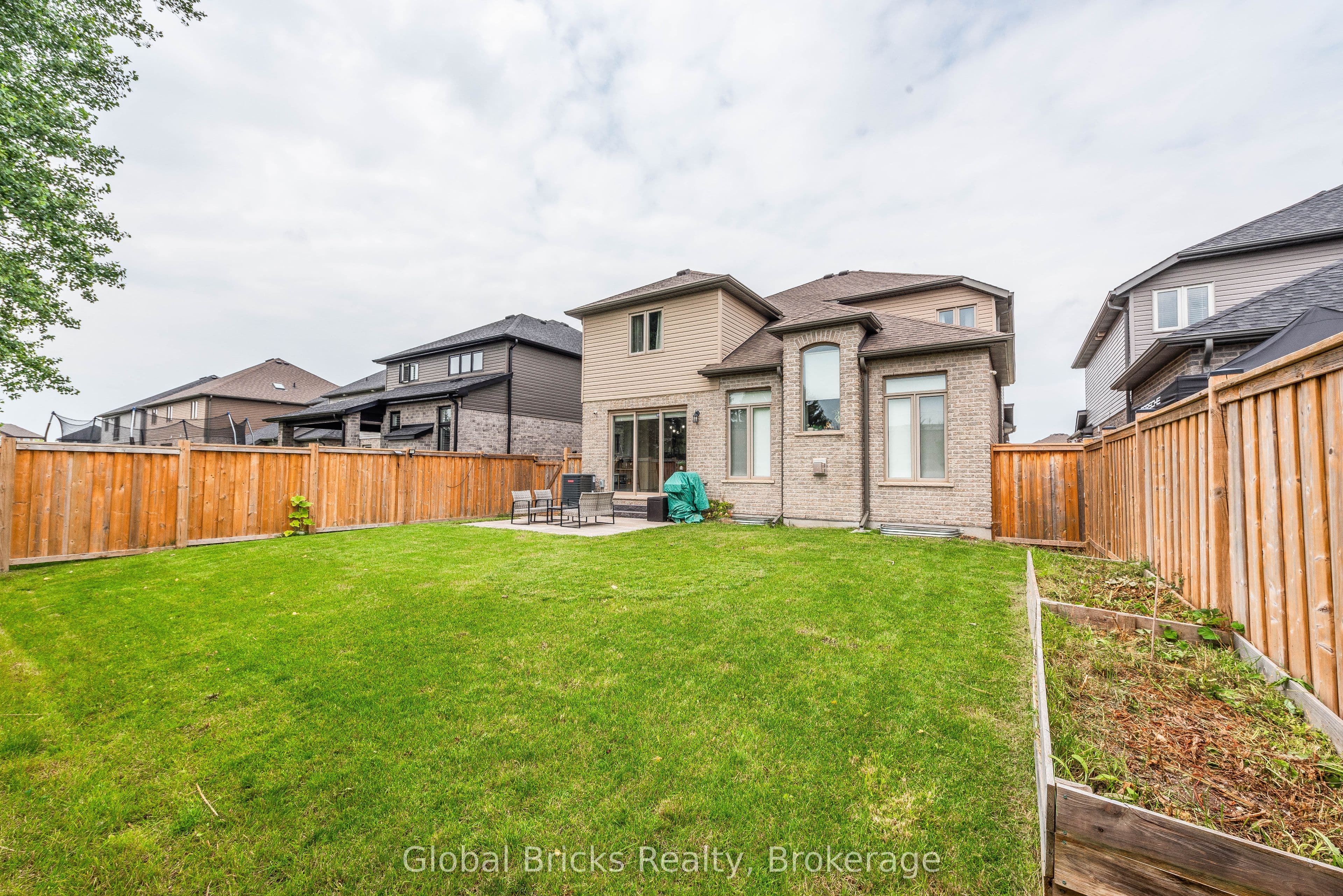25 Hilborn Street photo 1
