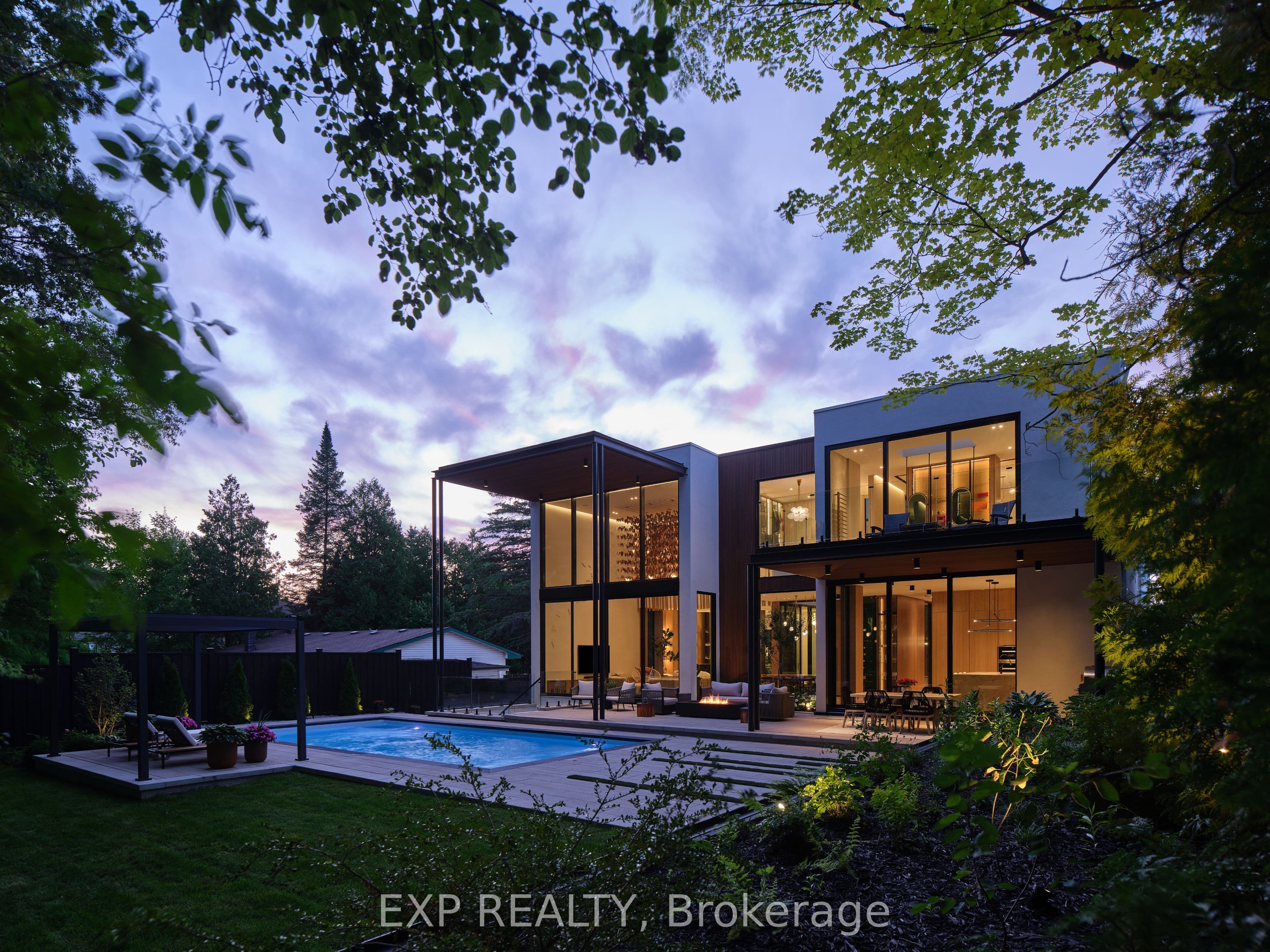 105 Park Crescent photo 1