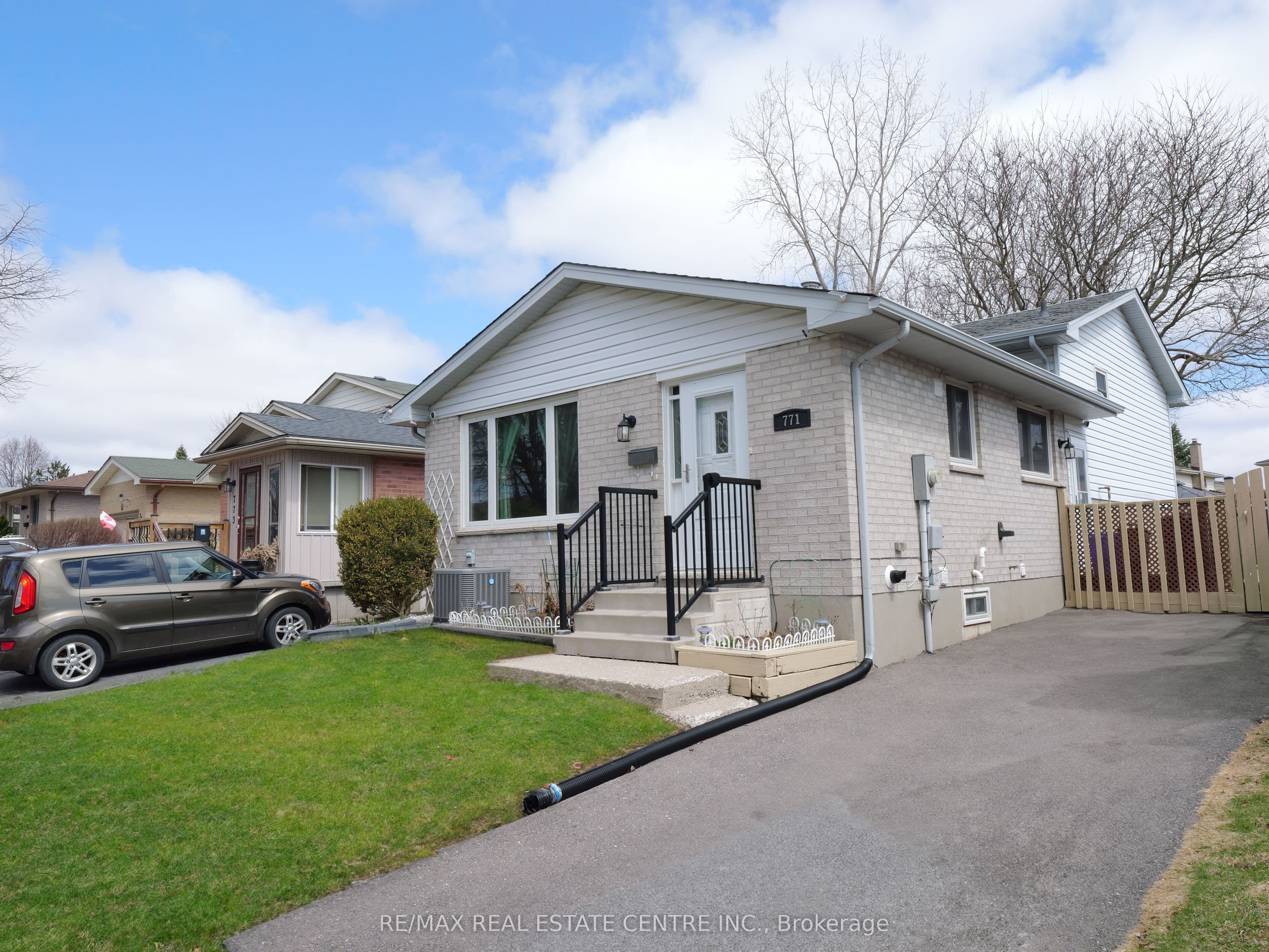 771 Monsarrat Avenue photo 1