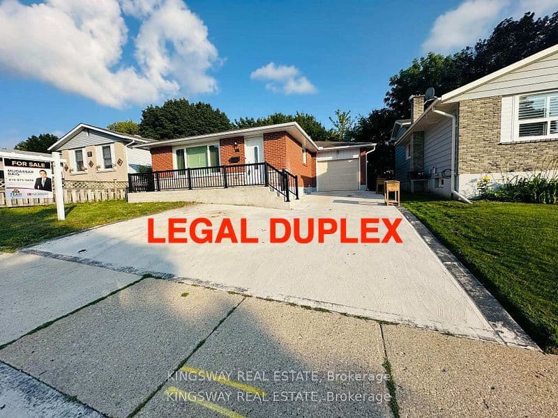 35 Silver Aspen Crescent photo 1