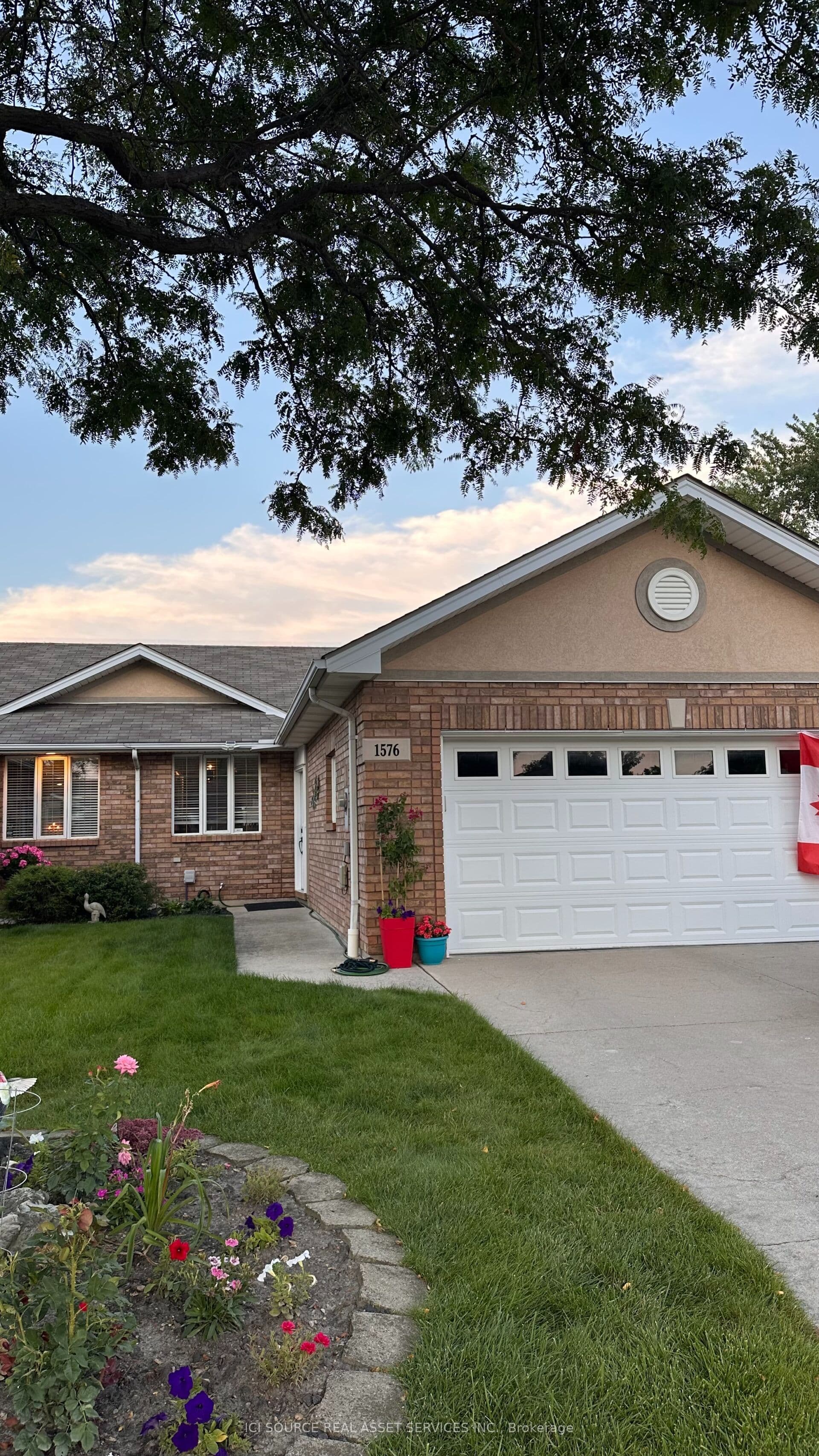 1576 Blue Heron Drive photo 1