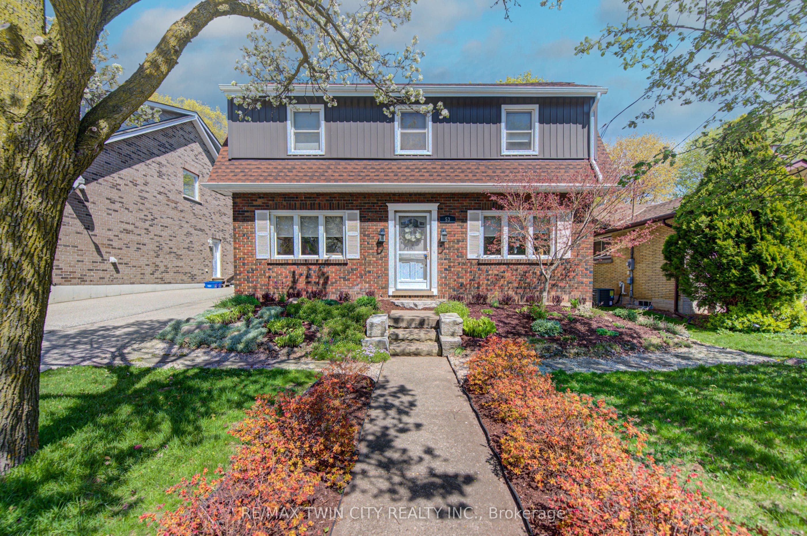 53 LINCOLN Avenue photo 1