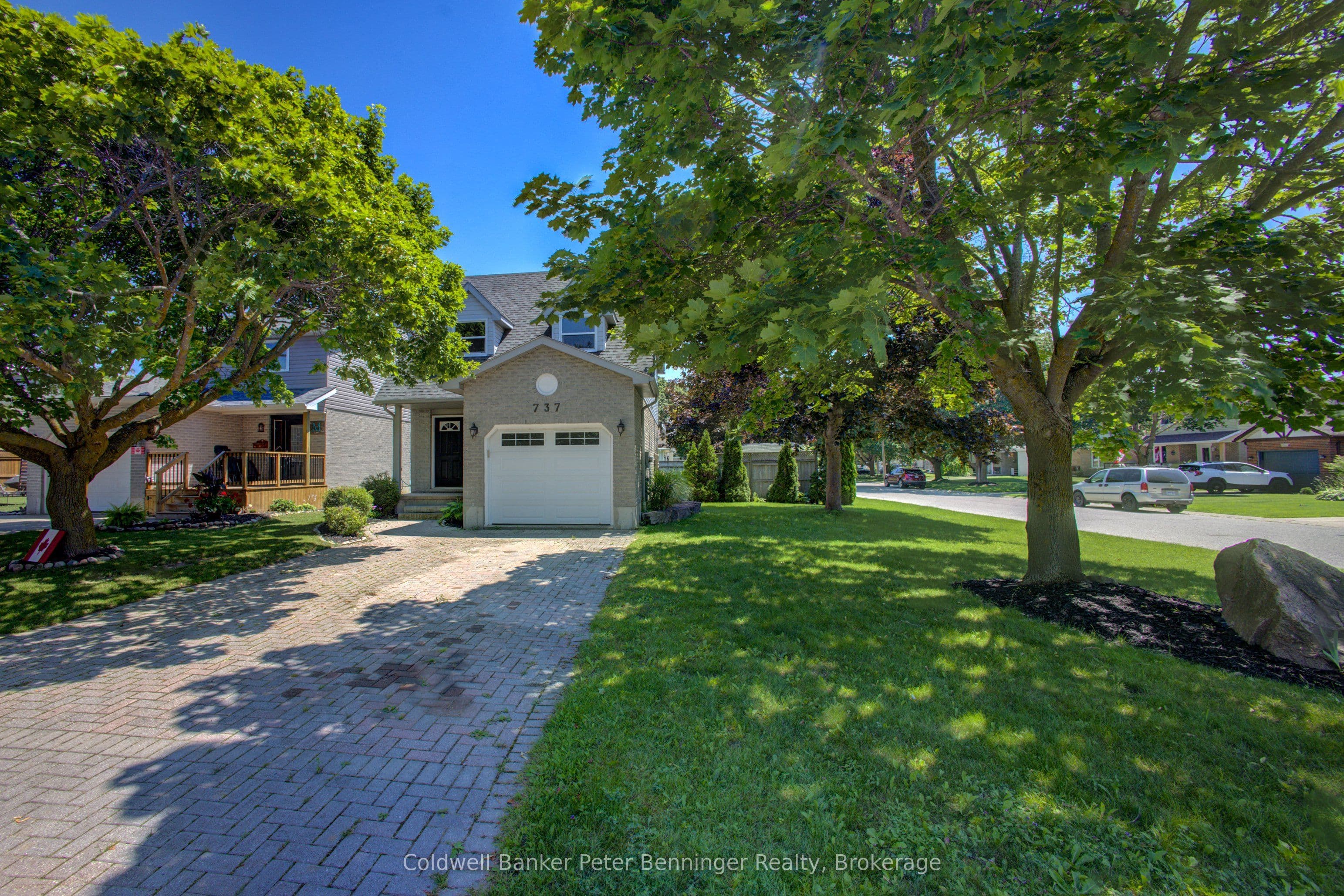 737 Mackendrick Drive photo 1