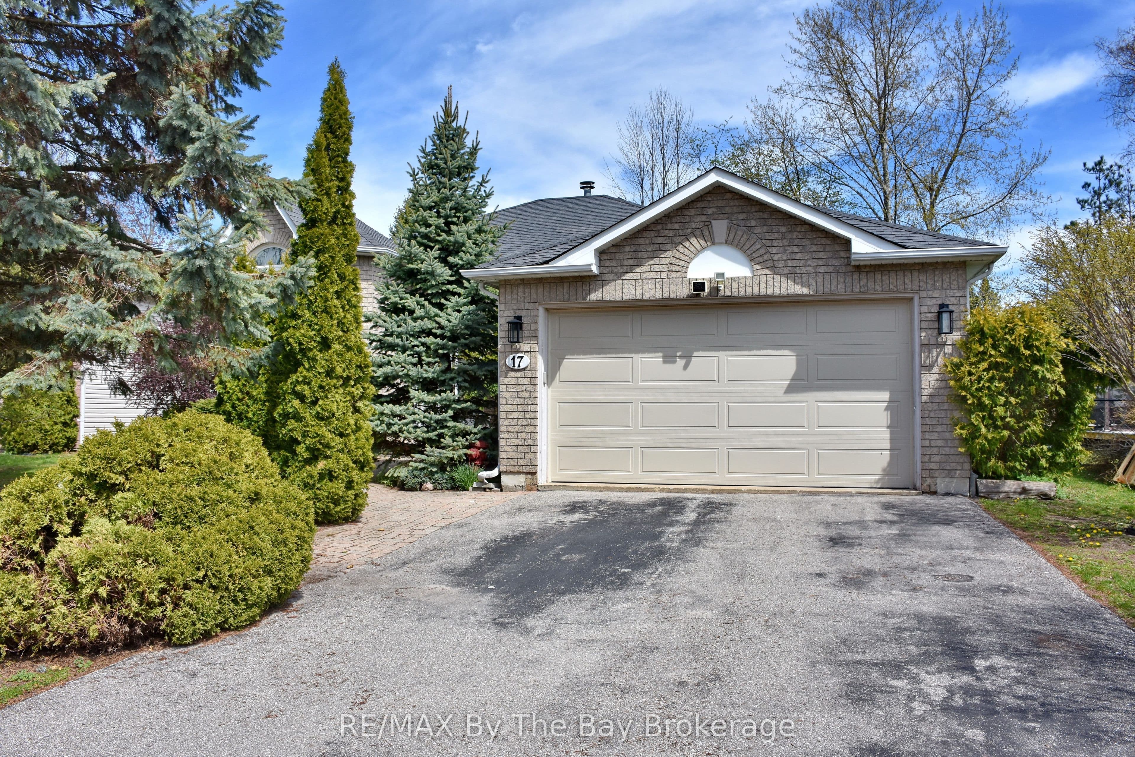 17 Acorn Crescent photo 1
