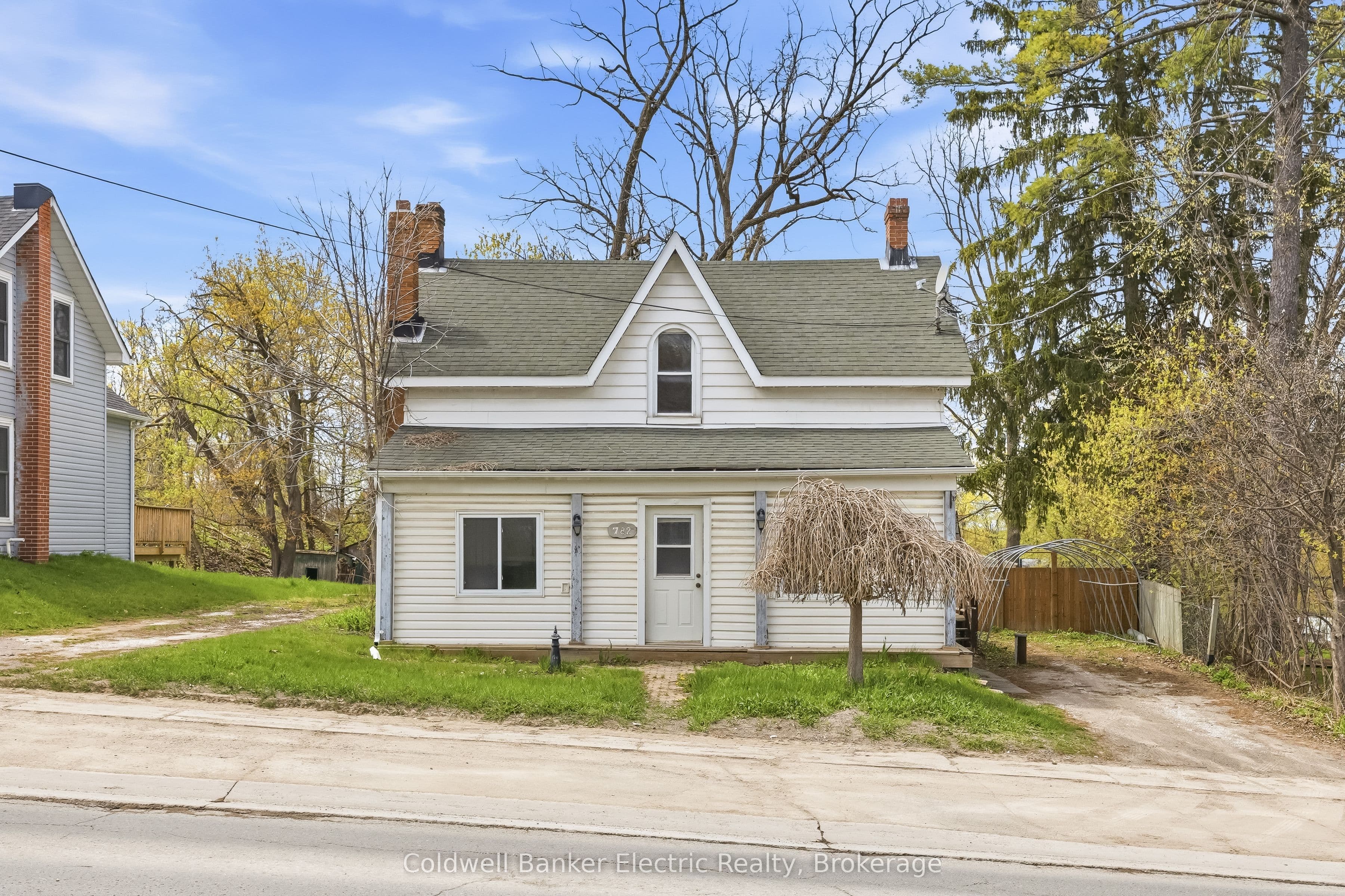 782 Ward Street photo 1
