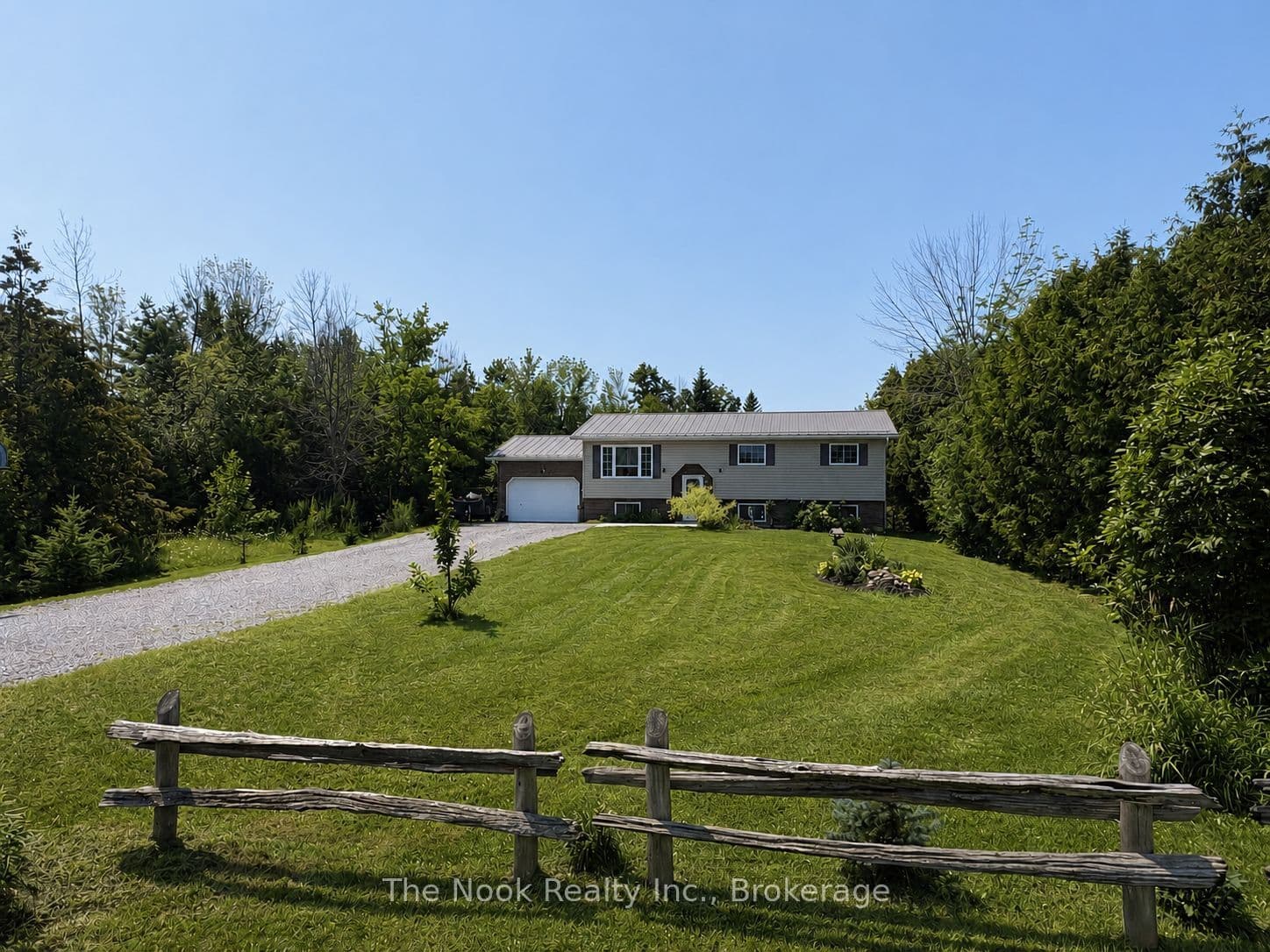 31 Carlton Crescent photo 1