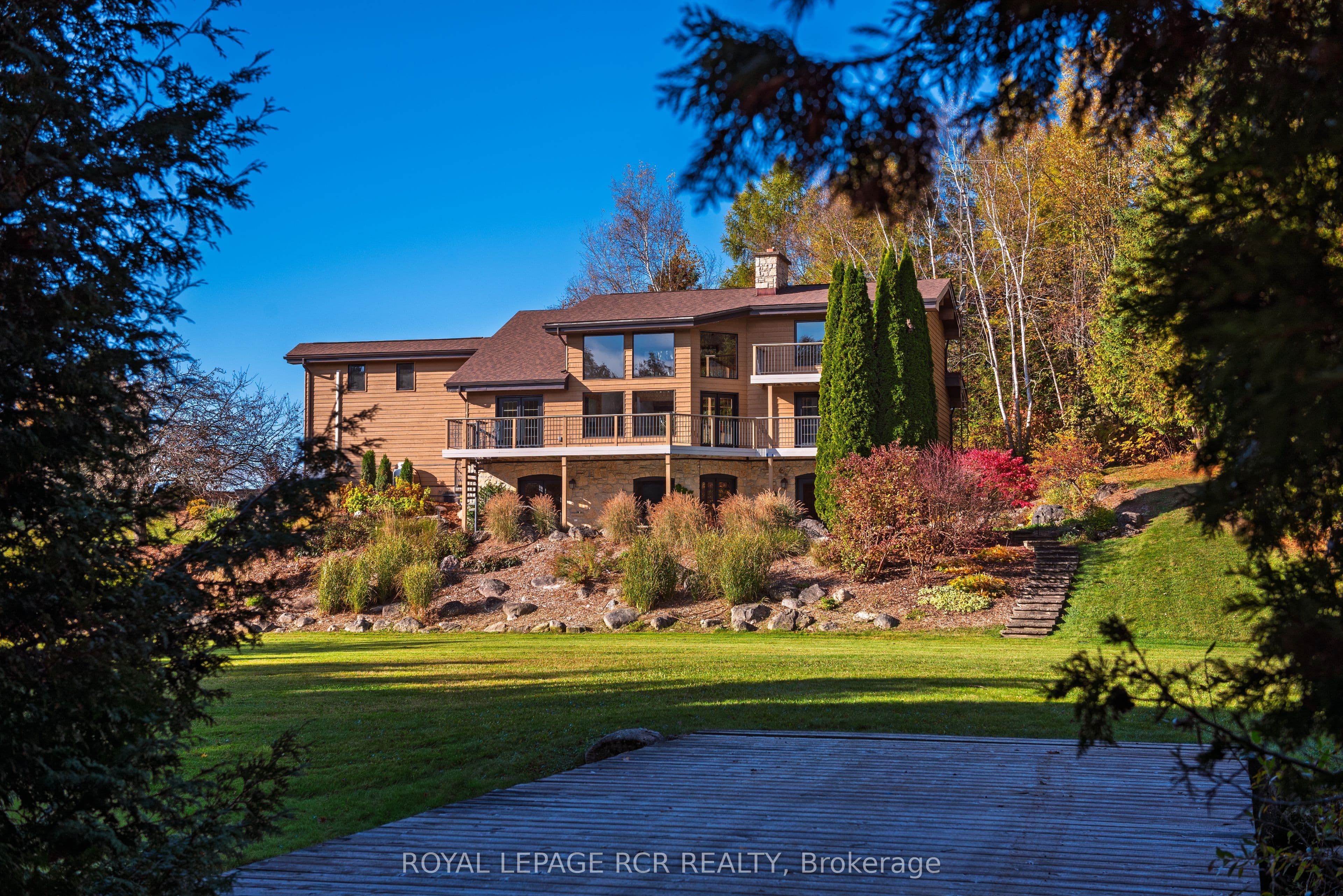 674189 Hurontario Street photo 1
