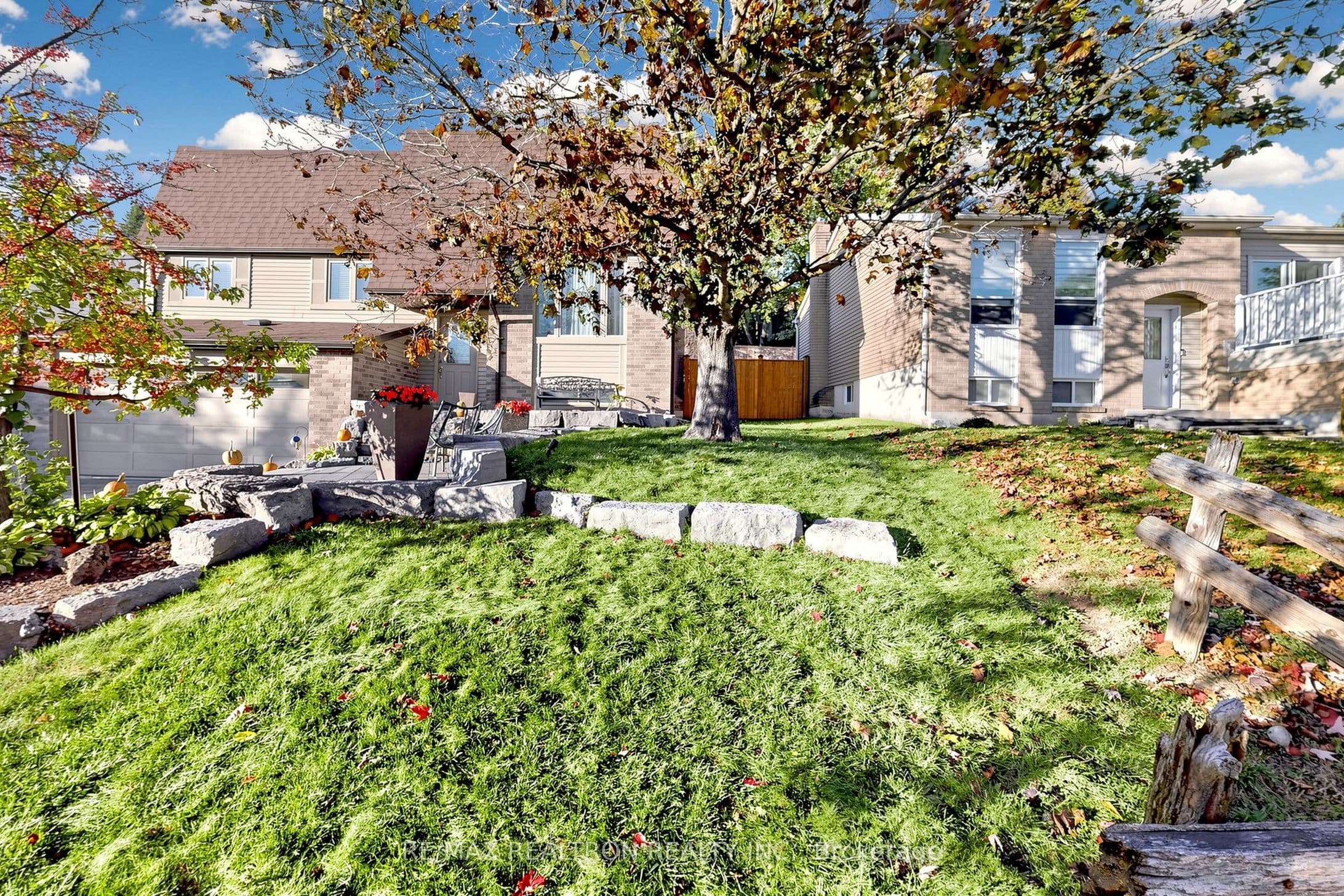 75 Holland River Boulevard photo 1
