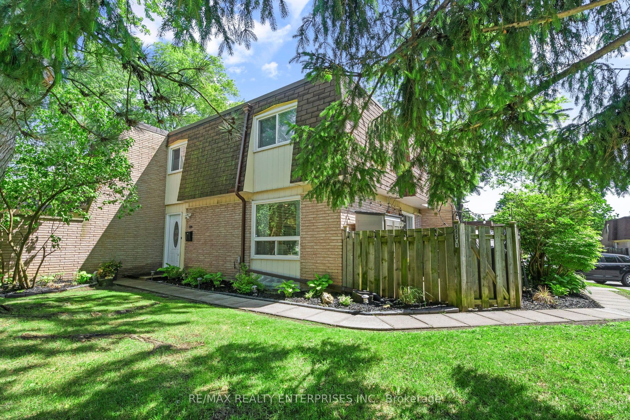 Unit 1 685 Francis Road photo 1