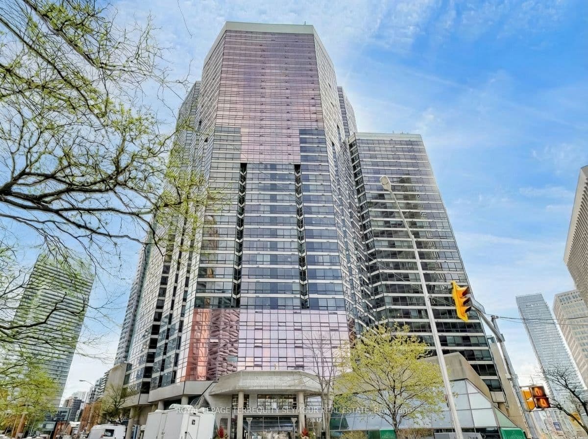 Unit 1407 1001 Bay Street photo 1