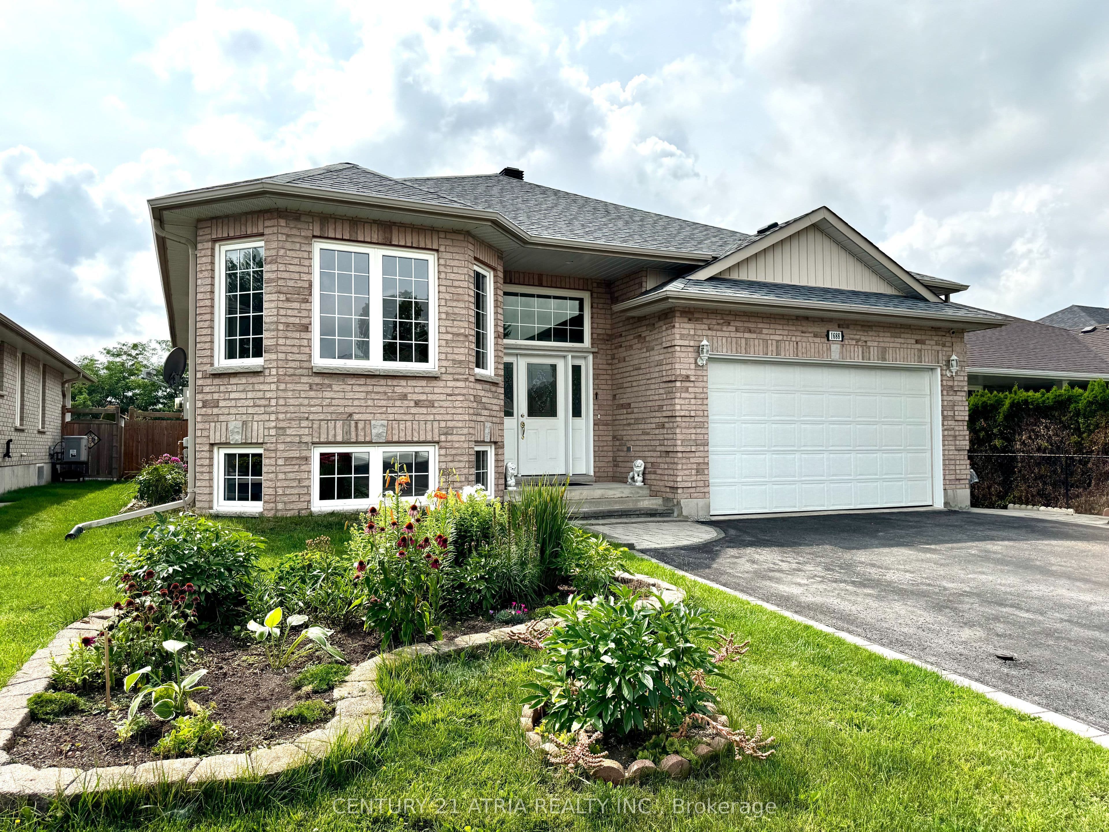 1688 Keppler Crescent photo 1
